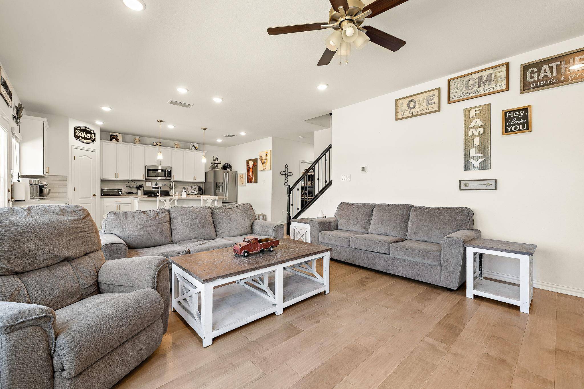 100 Windgate DR, Hutto, TX 78634