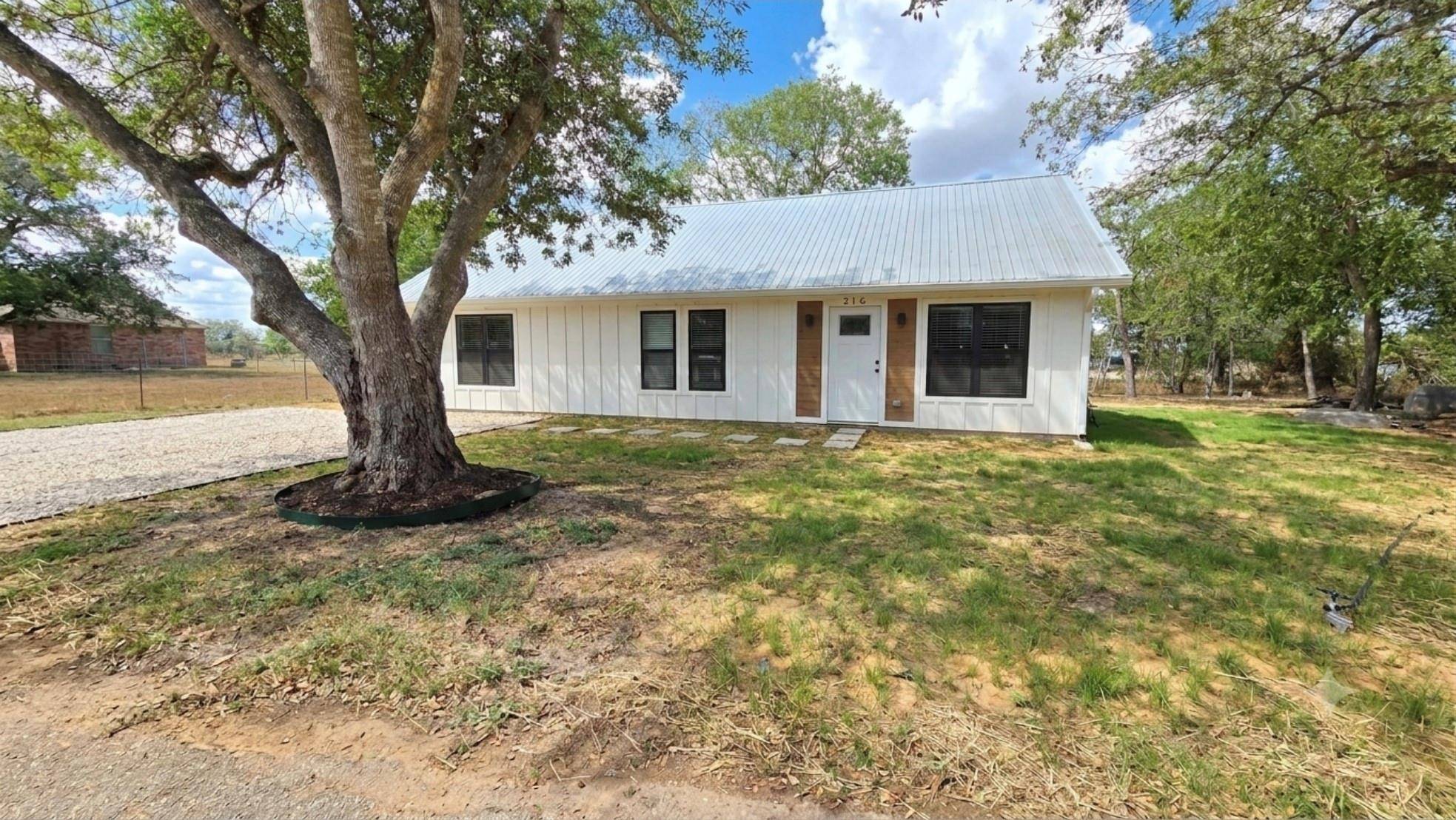 316 W 8th ST, Flatonia, TX 78941