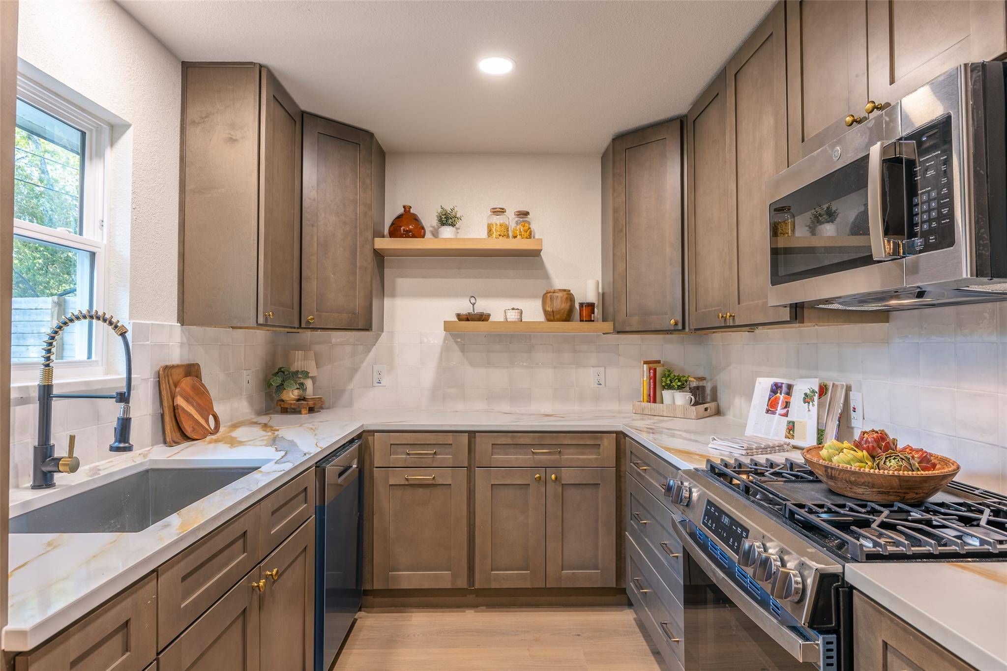 6816 Hanover LN, Austin, TX 78723