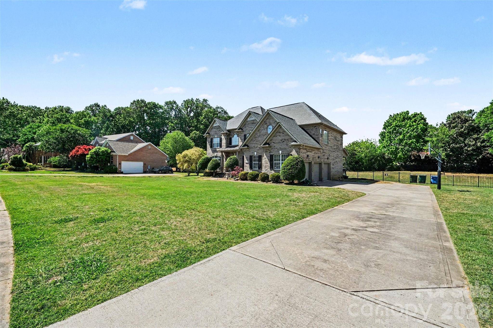 7233 Mcewen PL, Mint Hill, NC 28227