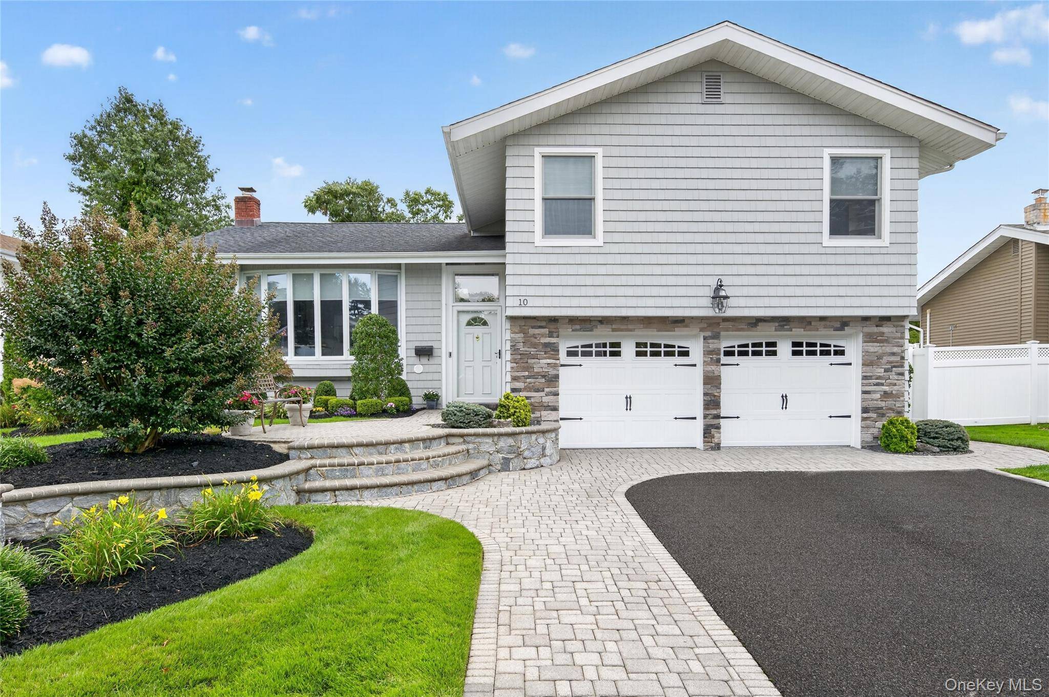 10 Fair LN, Jericho, NY 11753