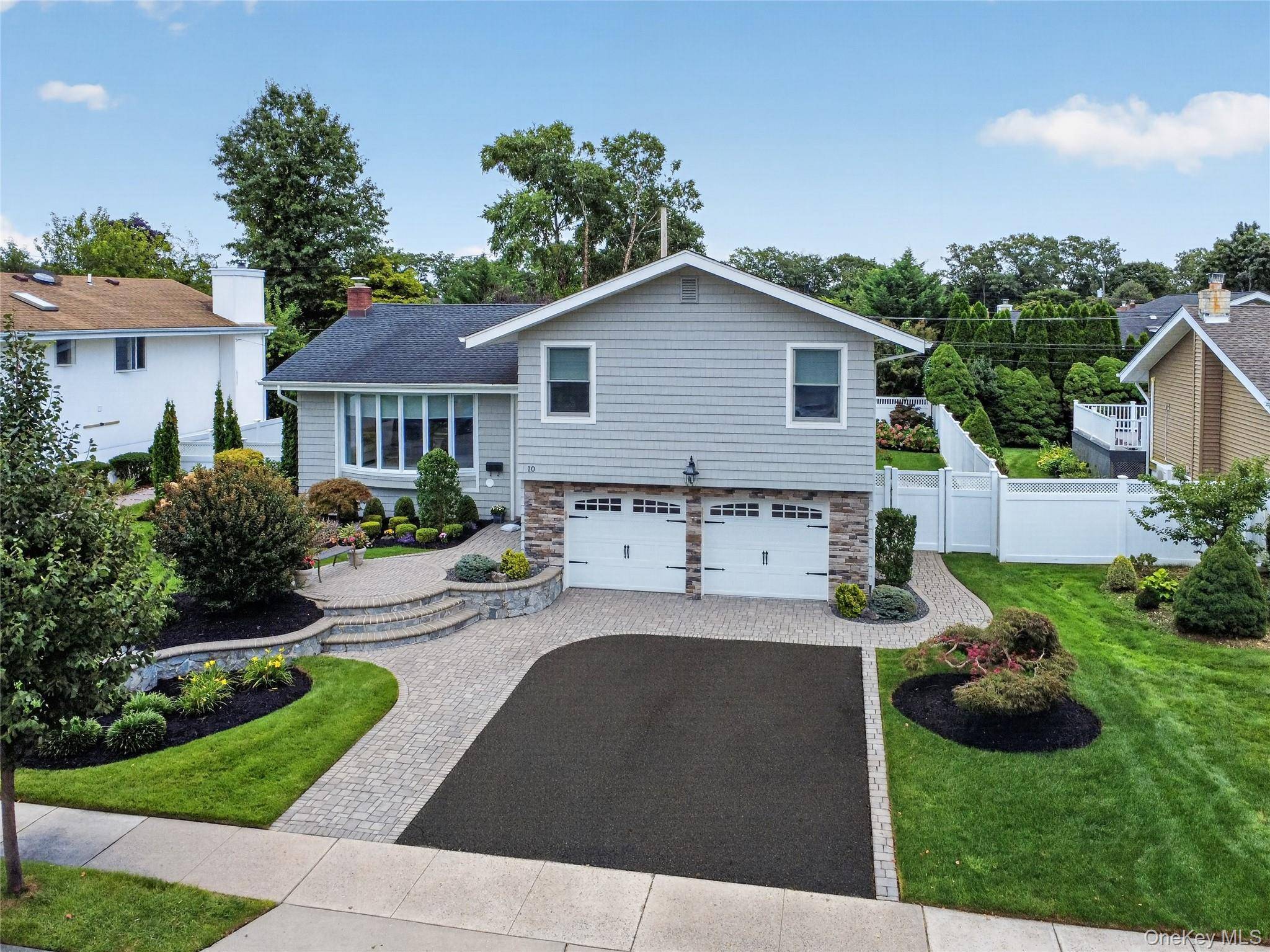 10 Fair LN, Jericho, NY 11753