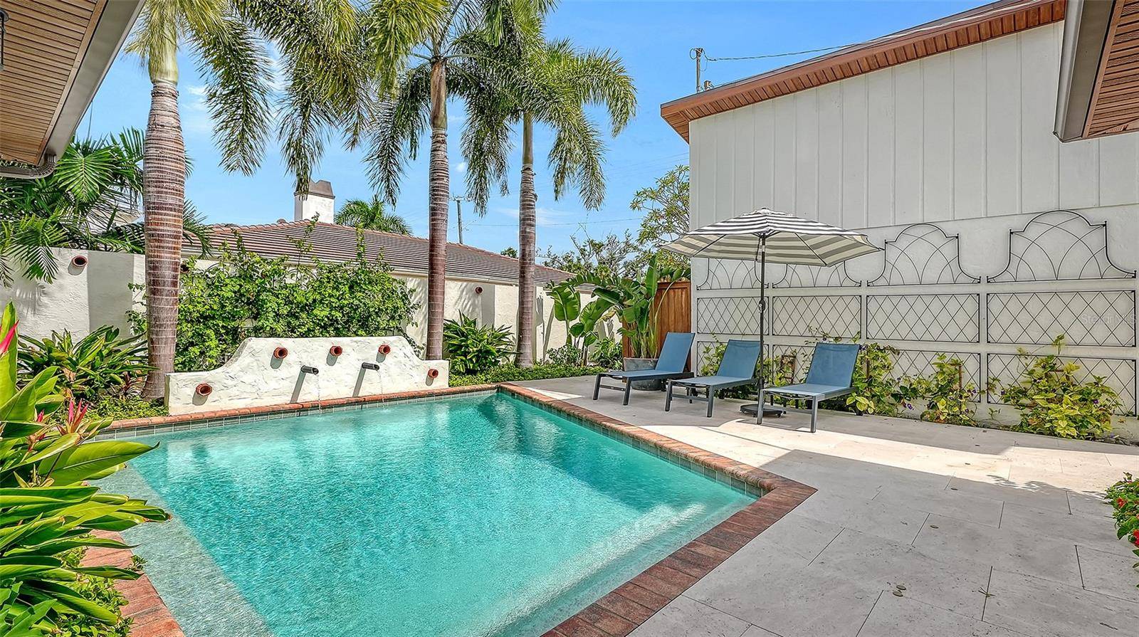 556 N WASHINGTON DR, Sarasota, FL 34236