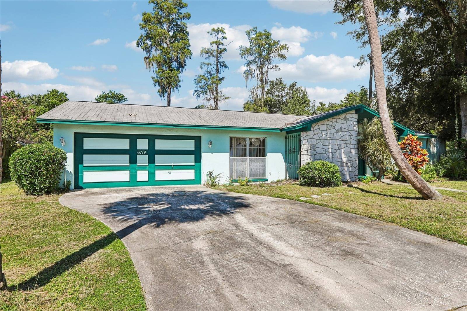 6714 GATEWAY DR, Tampa, FL 33615