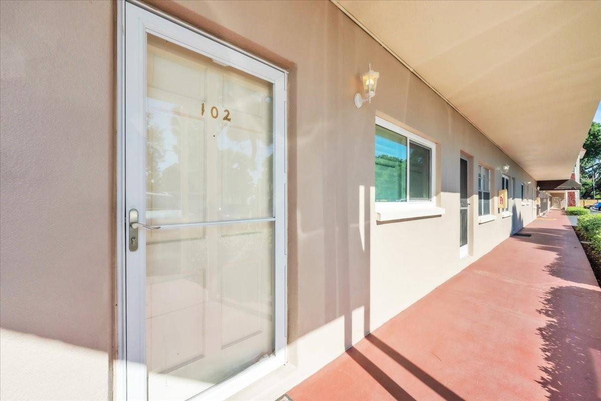 6645 1ST AVE N #102, St Petersburg, FL 33710