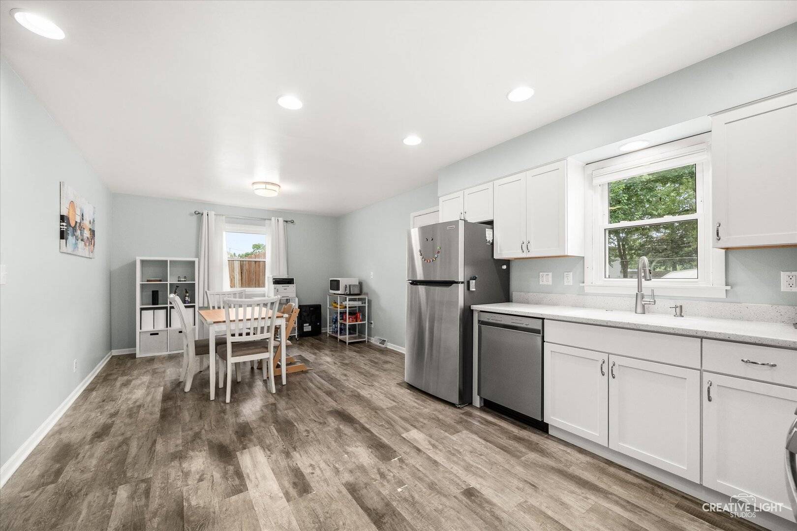 15 Cedar DR, North Aurora, IL 60542