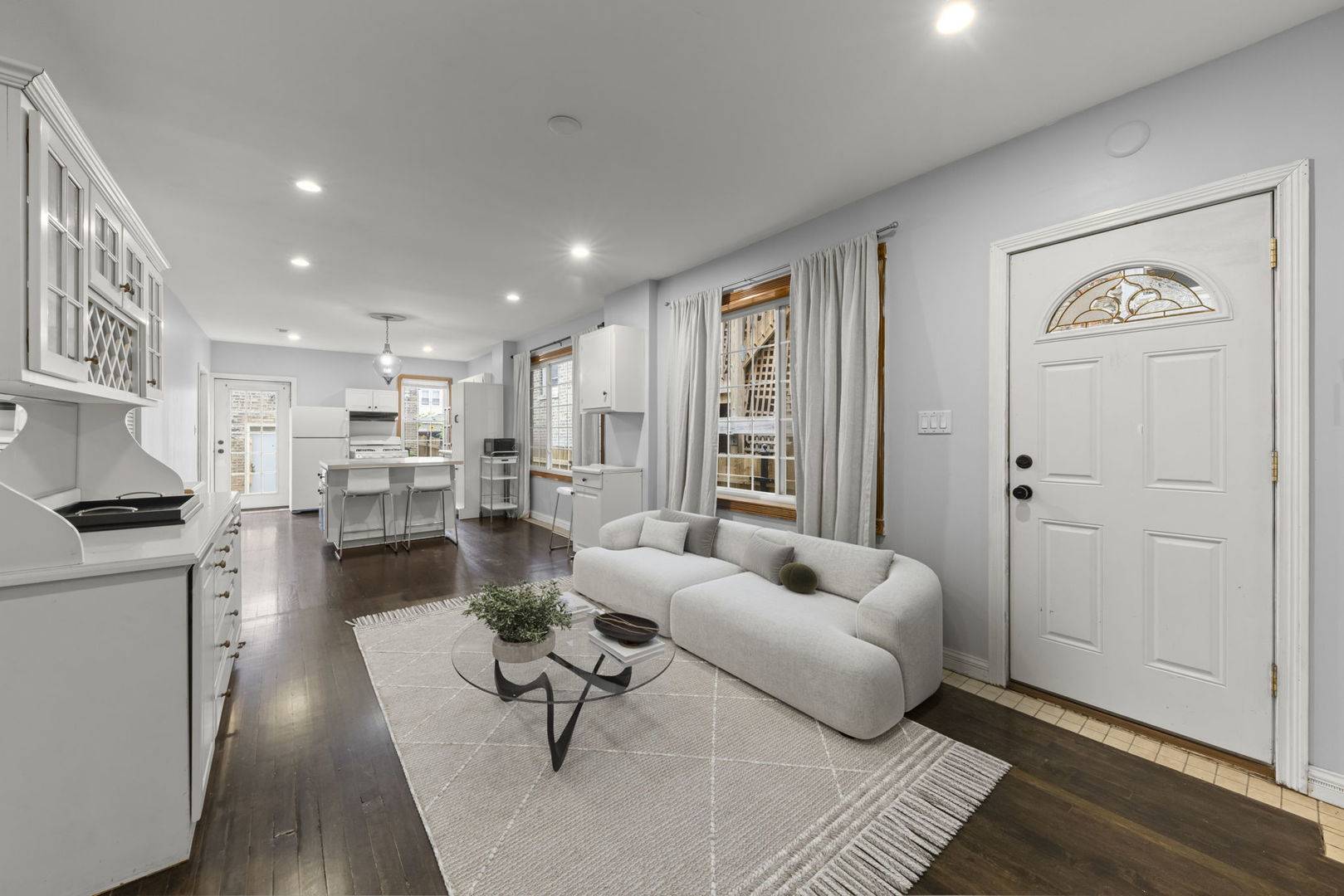 4229 W Division ST, Chicago, IL 60651