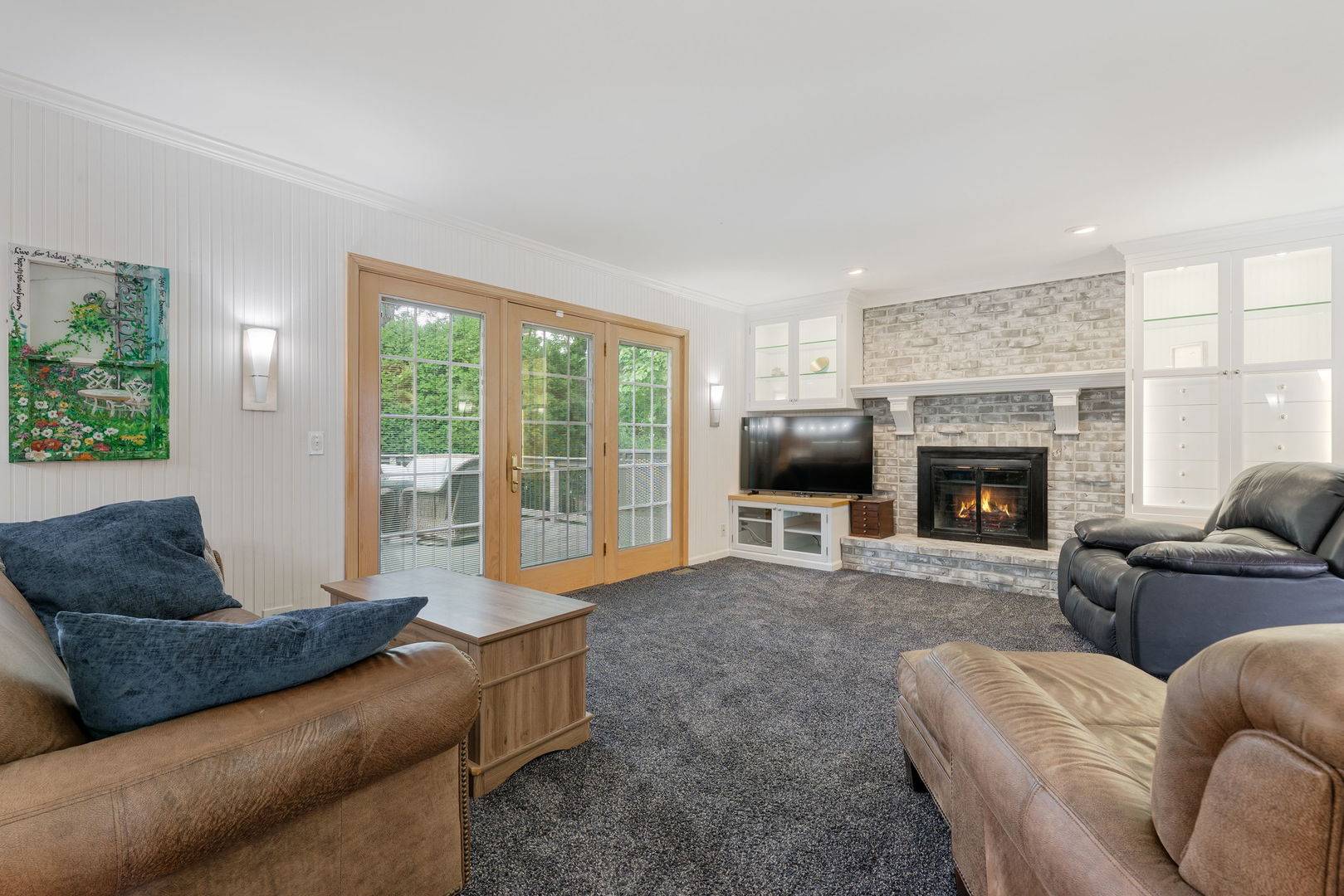174 S Montclair AVE, Glen Ellyn, IL 60137