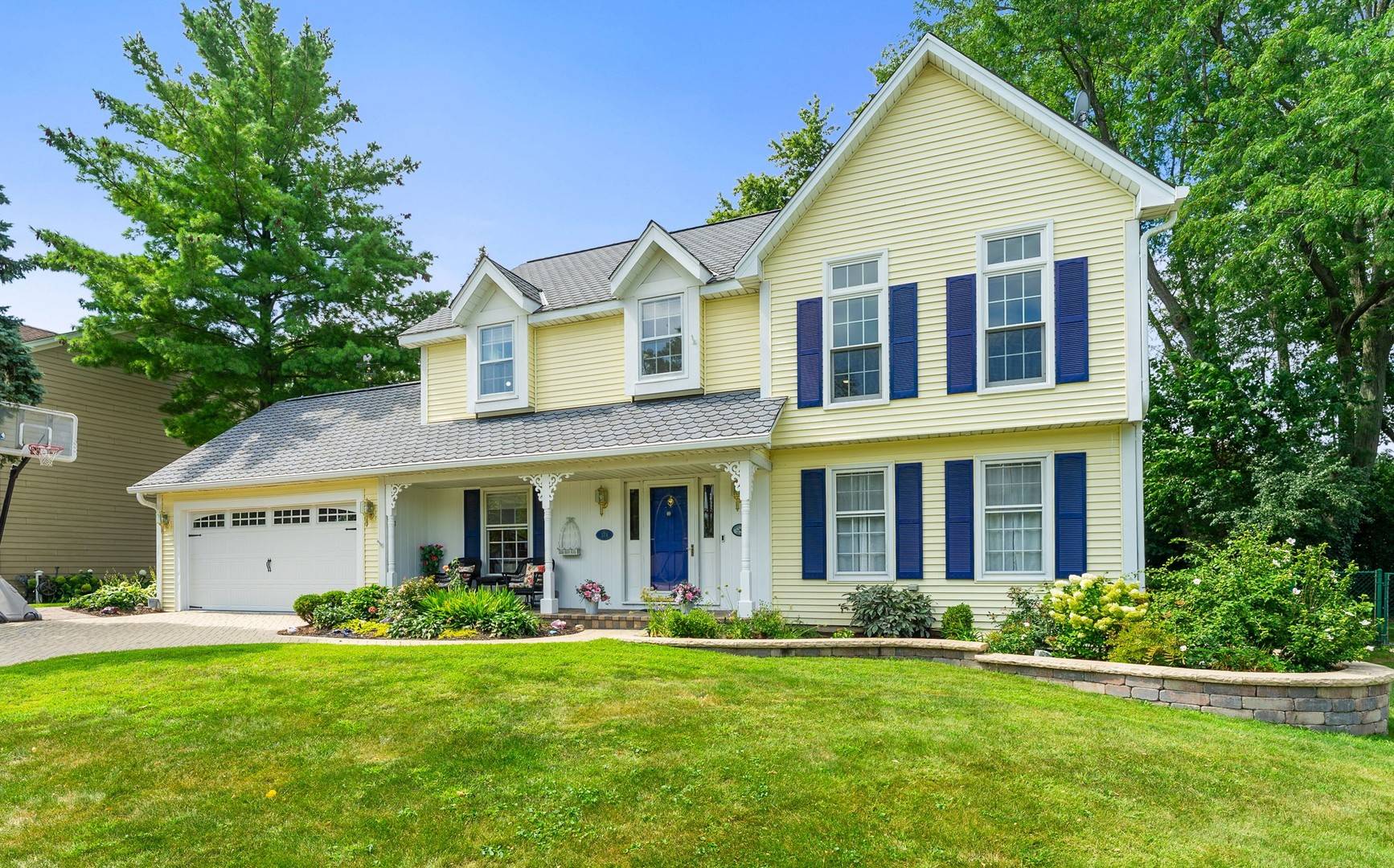 174 S Montclair AVE, Glen Ellyn, IL 60137