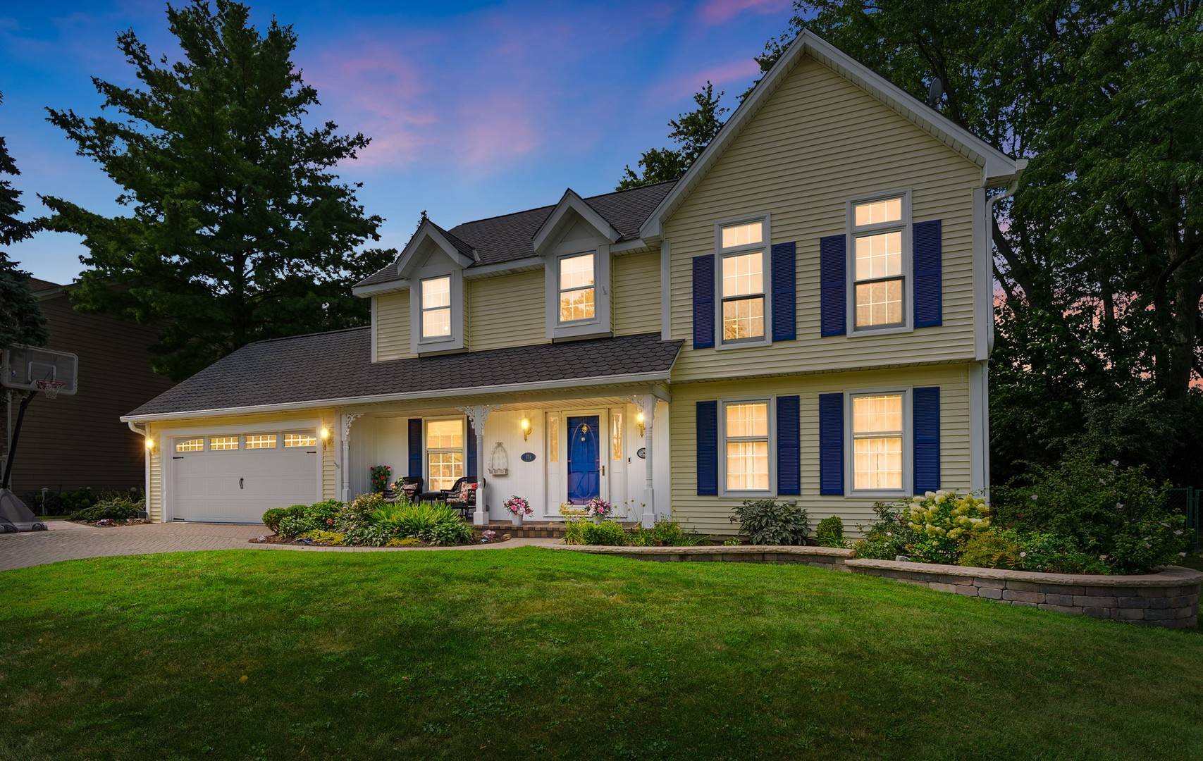 174 S Montclair AVE, Glen Ellyn, IL 60137