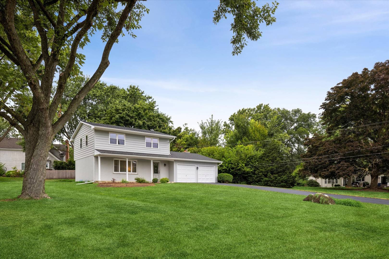 2S380 Golfview DR, Glen Ellyn, IL 60137