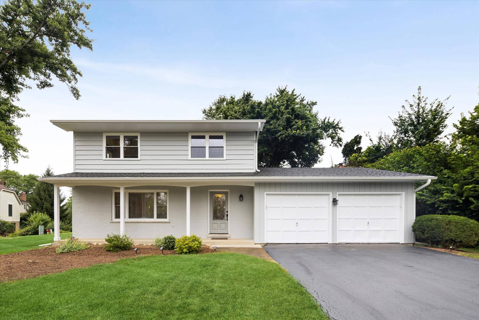 2S380 Golfview DR, Glen Ellyn, IL 60137