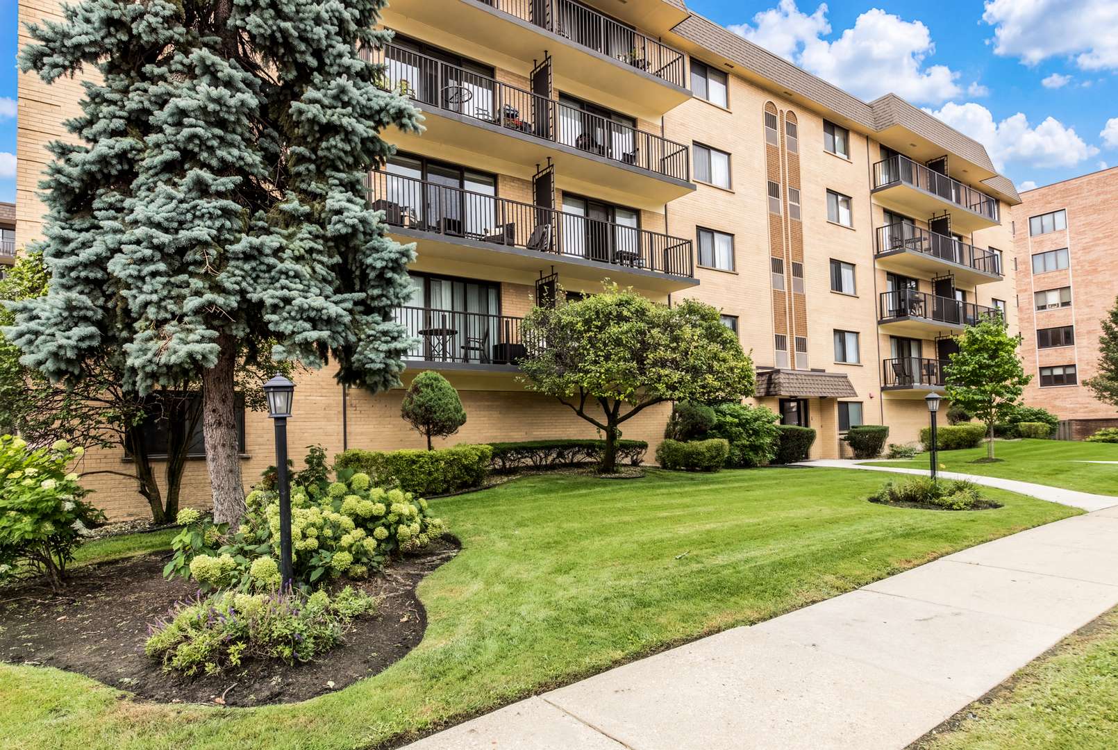 1441 E Thacker ST #304, Des Plaines, IL 60016