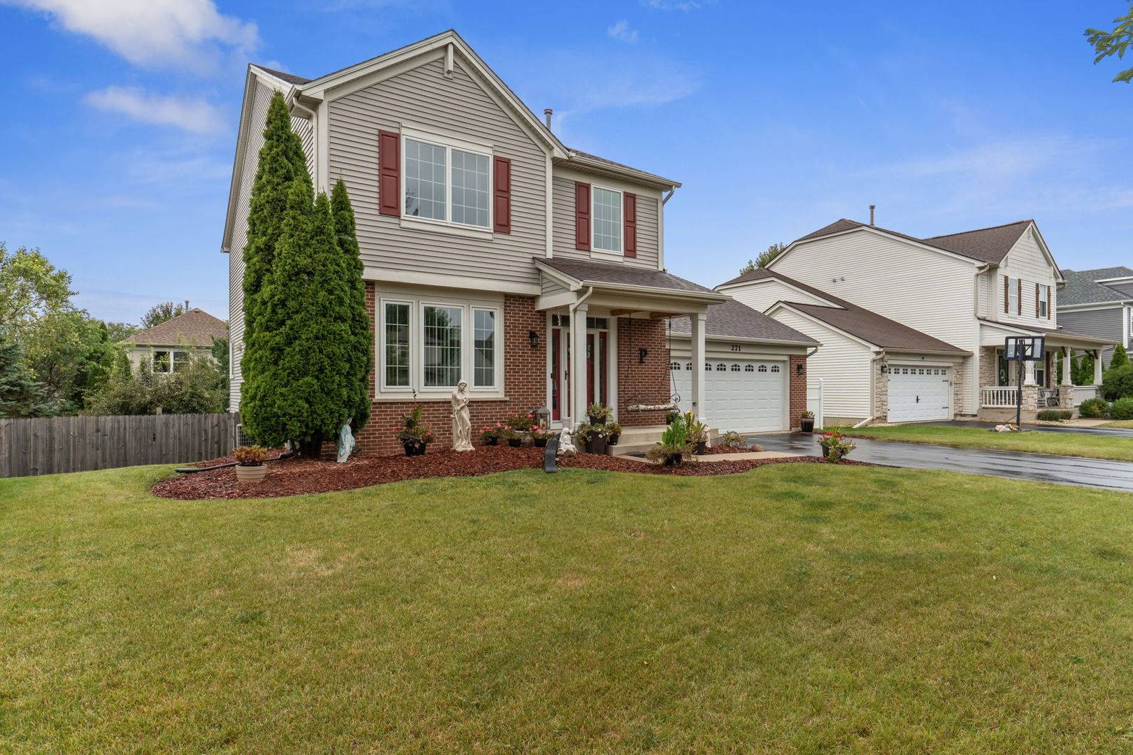 271 Fairhaven DR, St. Charles, IL 60175