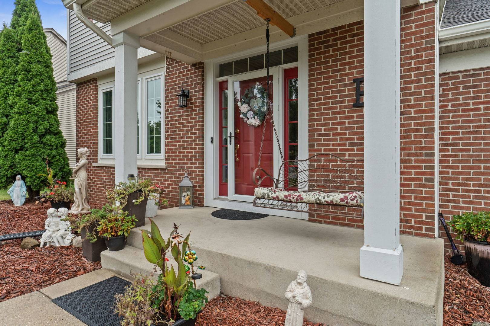 271 Fairhaven DR, St. Charles, IL 60175