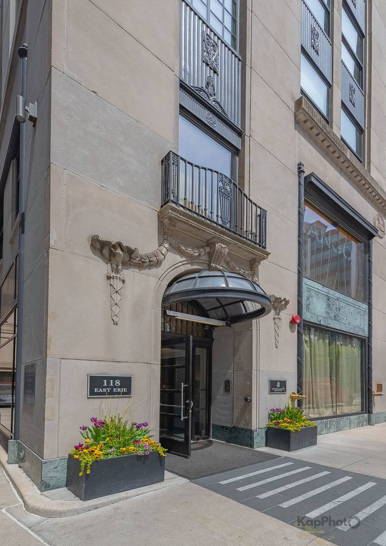 118 E Erie ST #18D, Chicago, IL 60611