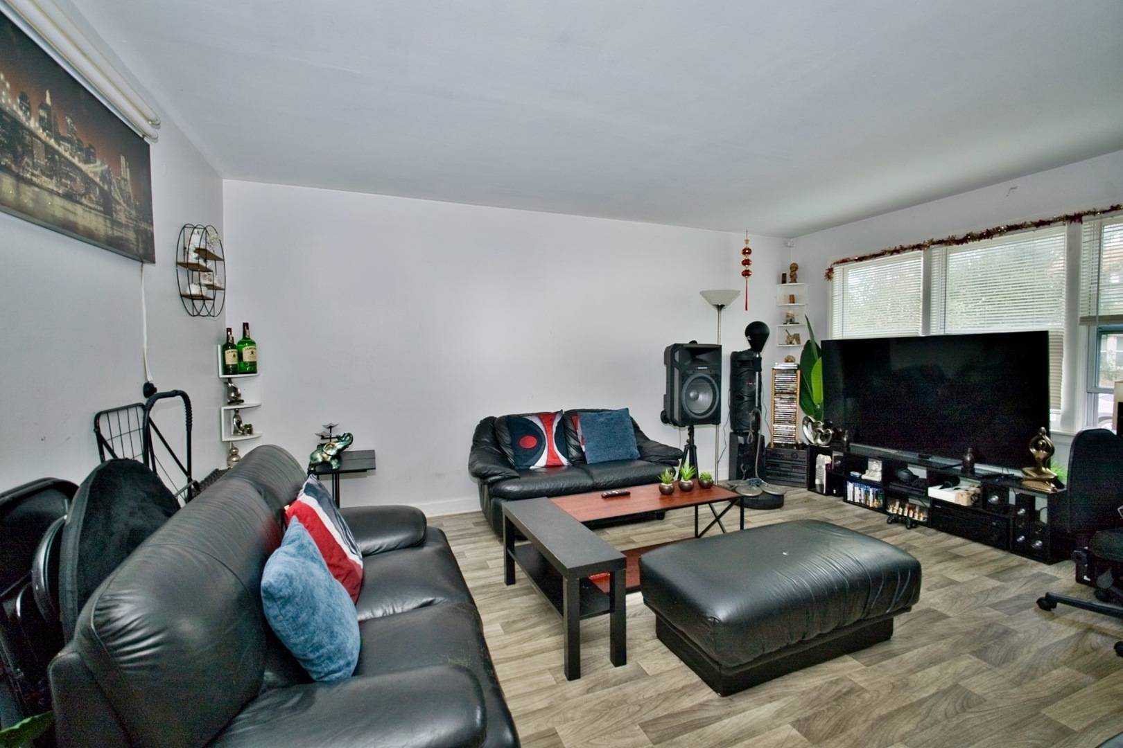 2643 W Farragut AVE #1W, Chicago, IL 60625