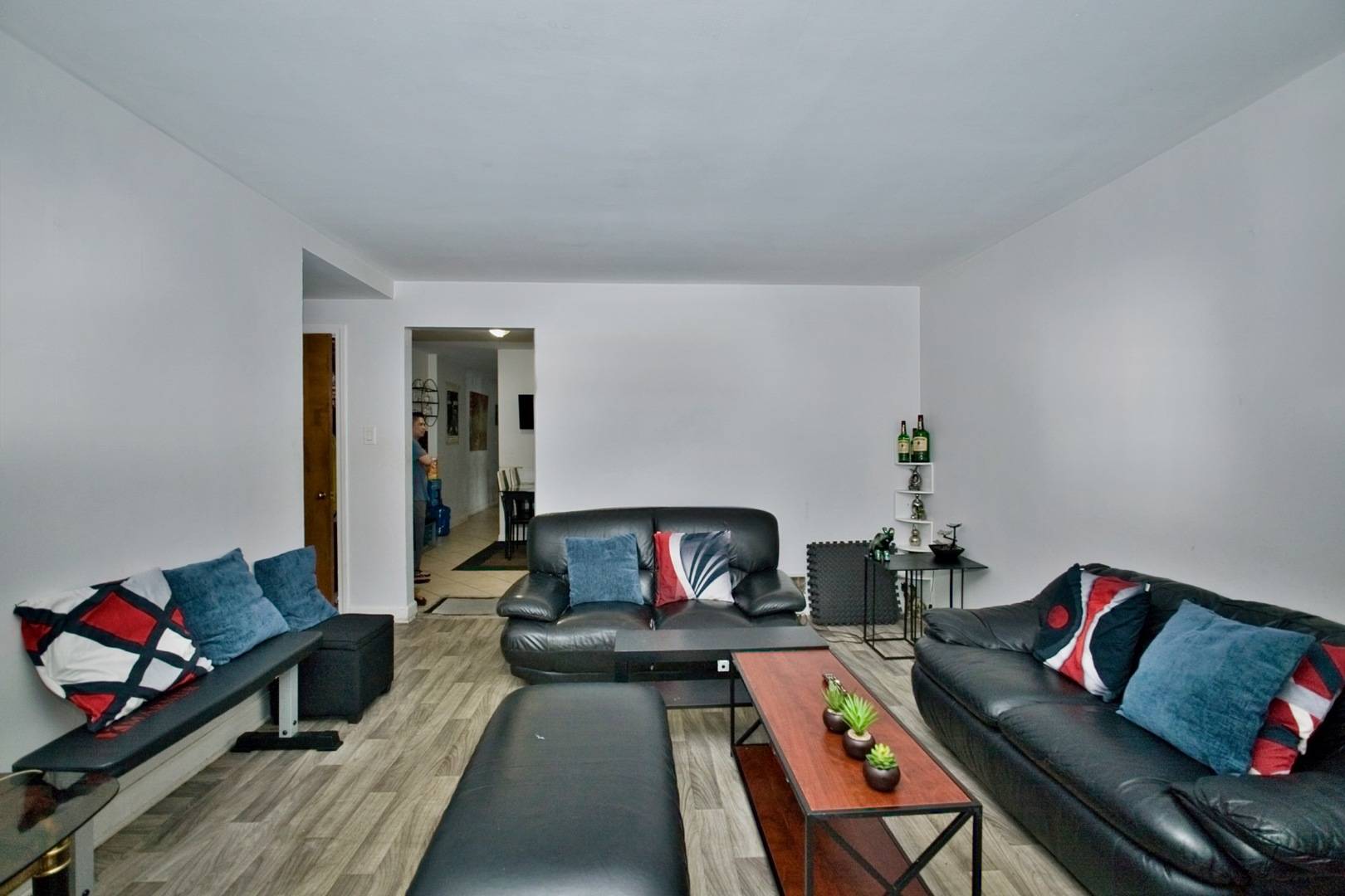 2643 W Farragut AVE #1W, Chicago, IL 60625