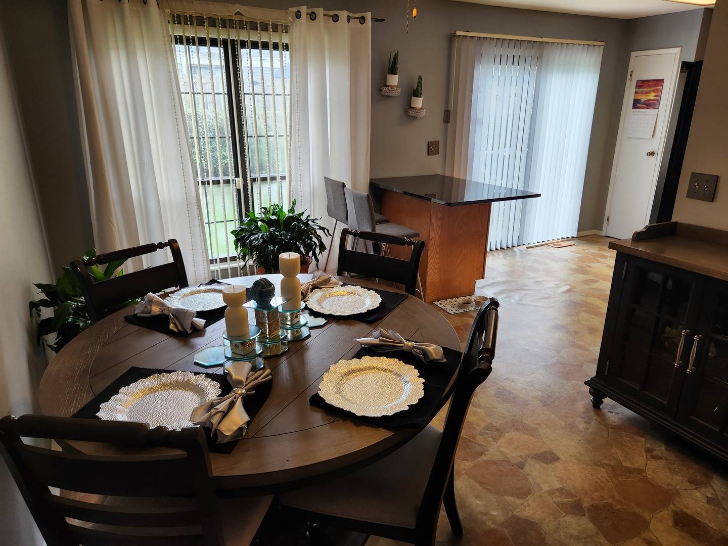 4141 Continental DR, Waukegan, IL 60087