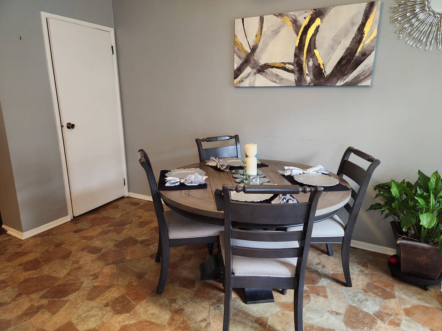 4141 Continental DR, Waukegan, IL 60087