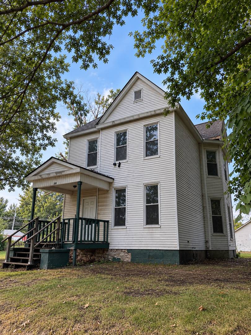930 W 14th ST, Davenport, IA 52804