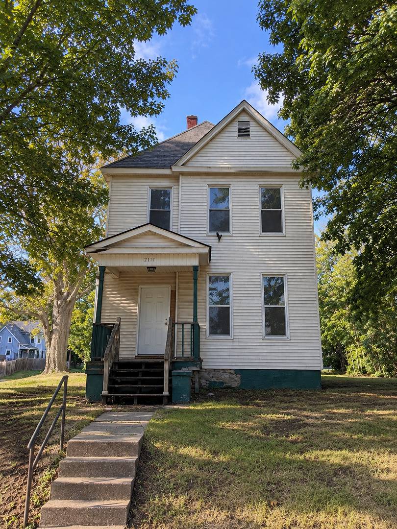 930 W 14th ST, Davenport, IA 52804