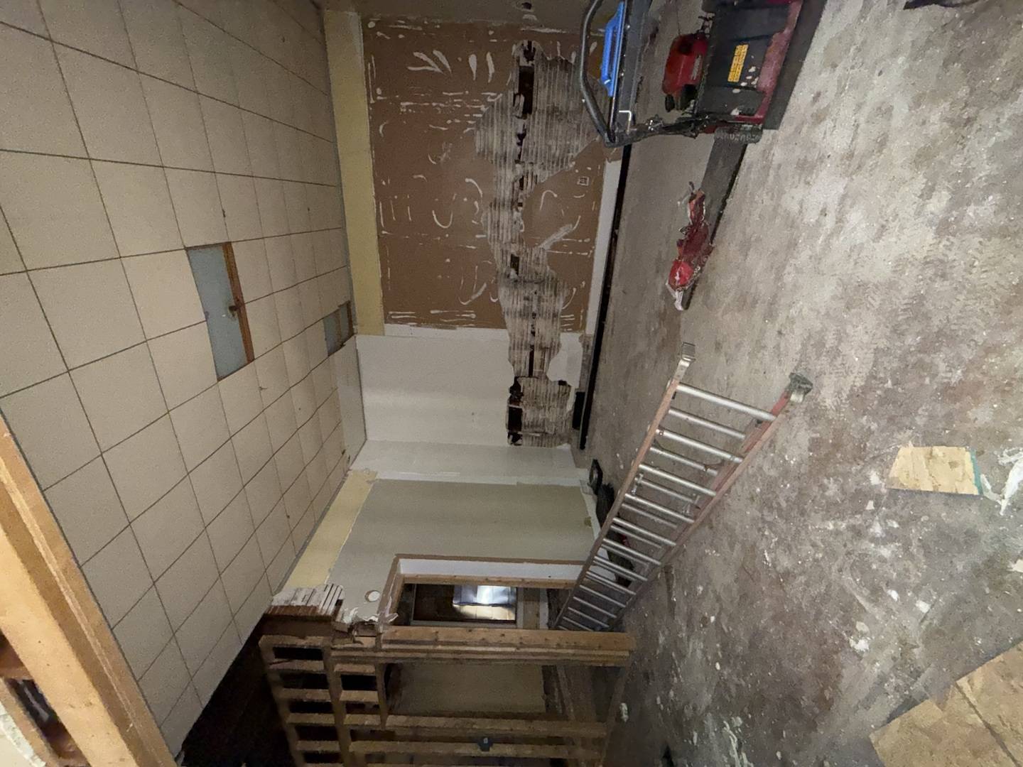 930 W 14th ST, Davenport, IA 52804