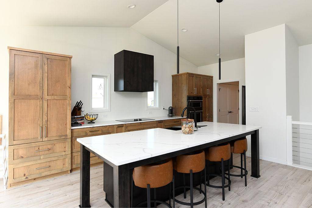 7902 Firefly LN, Horace, ND 58047