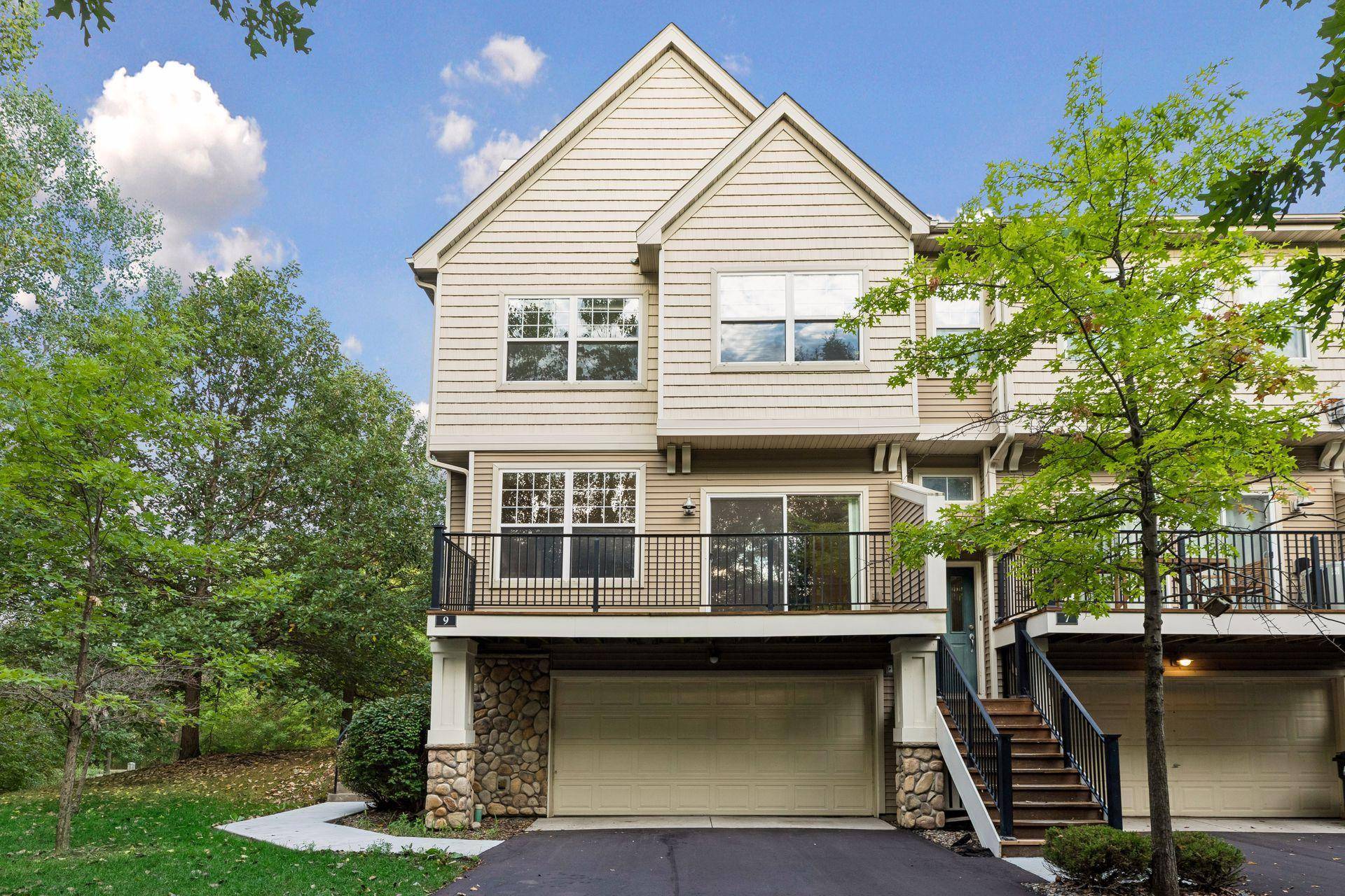 4765 Victor PATH #9, Hugo, MN 55038