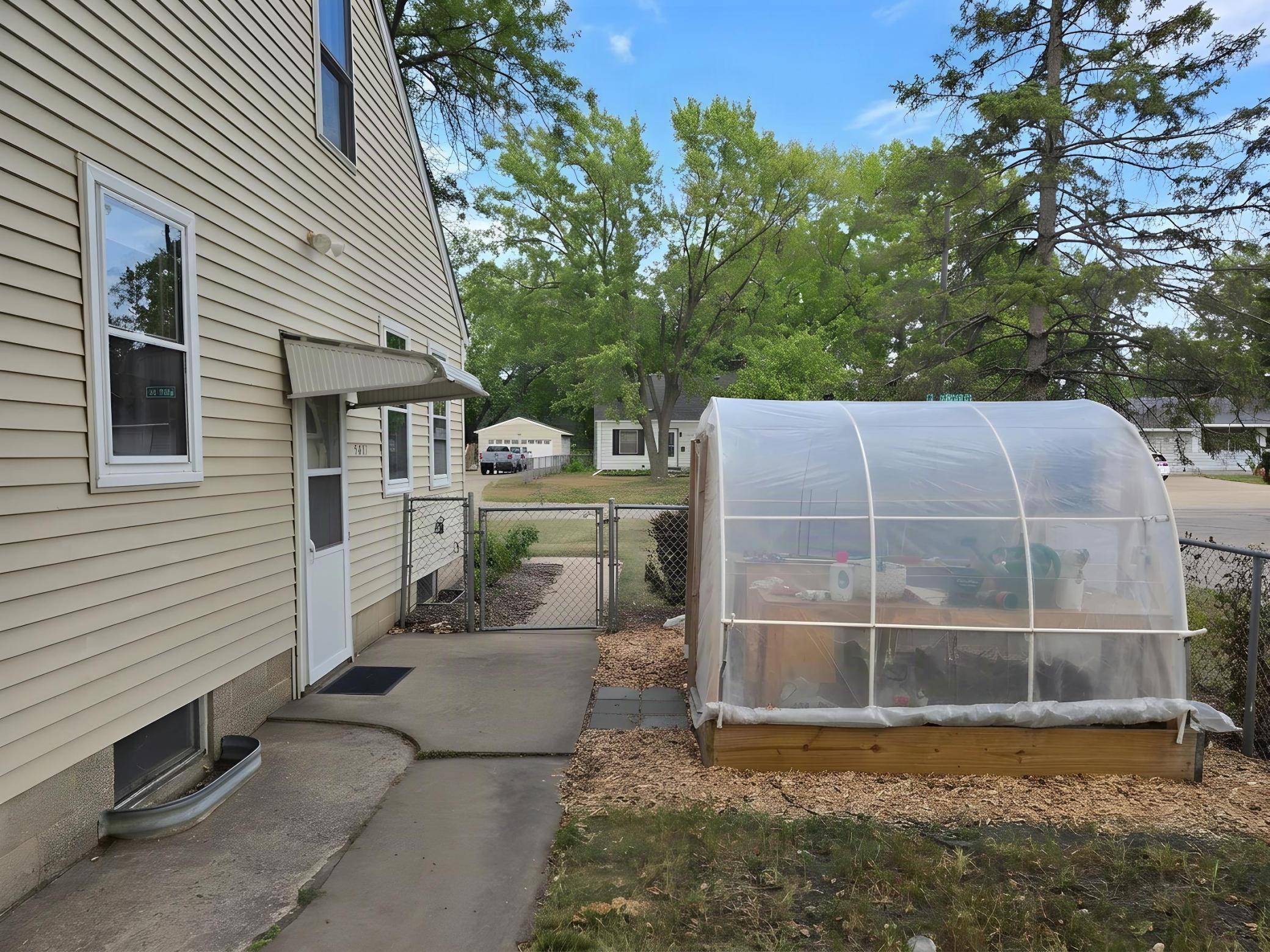 5401 Dupont AVE N, Brooklyn Center, MN 55430