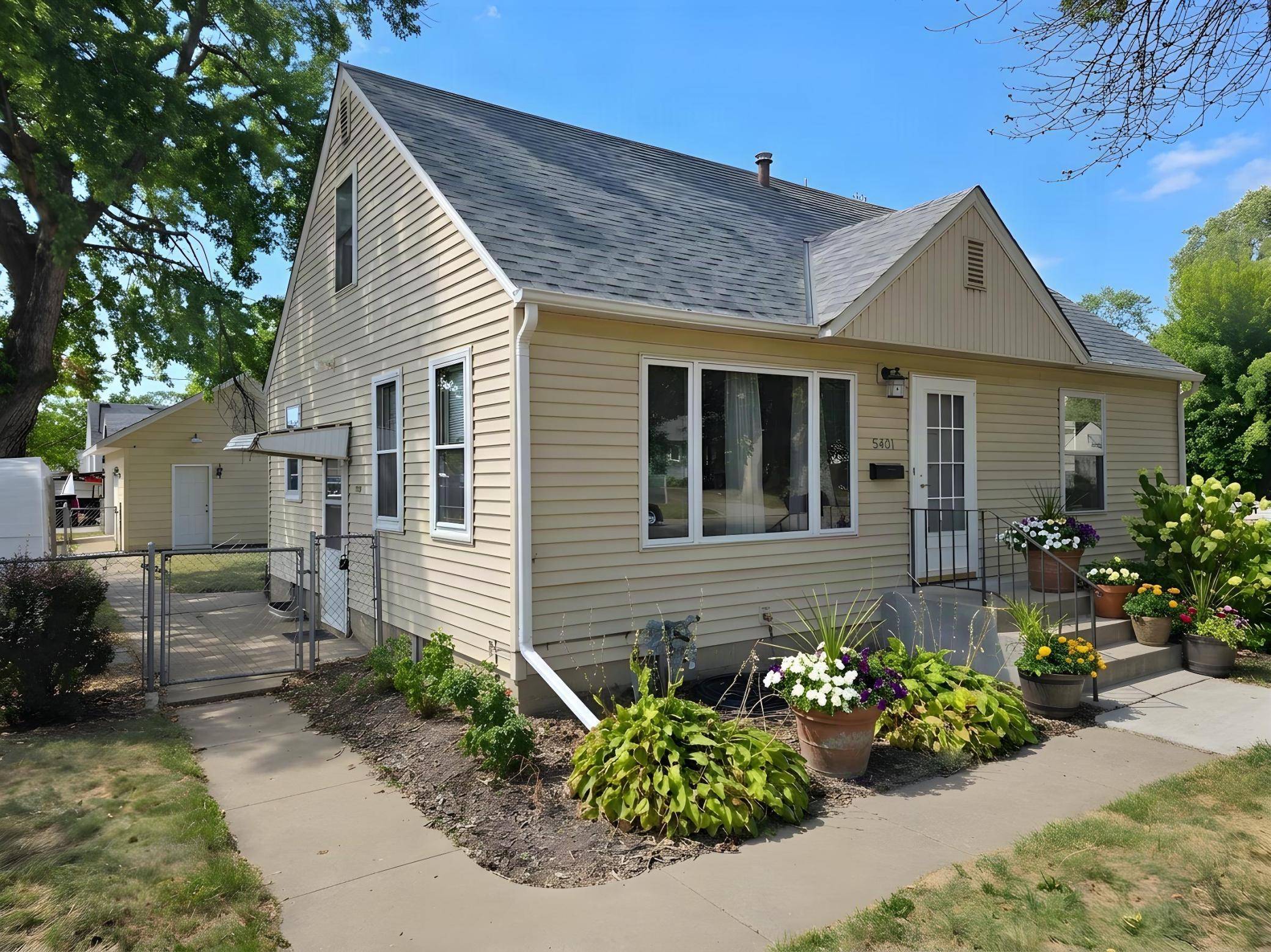 5401 Dupont AVE N, Brooklyn Center, MN 55430