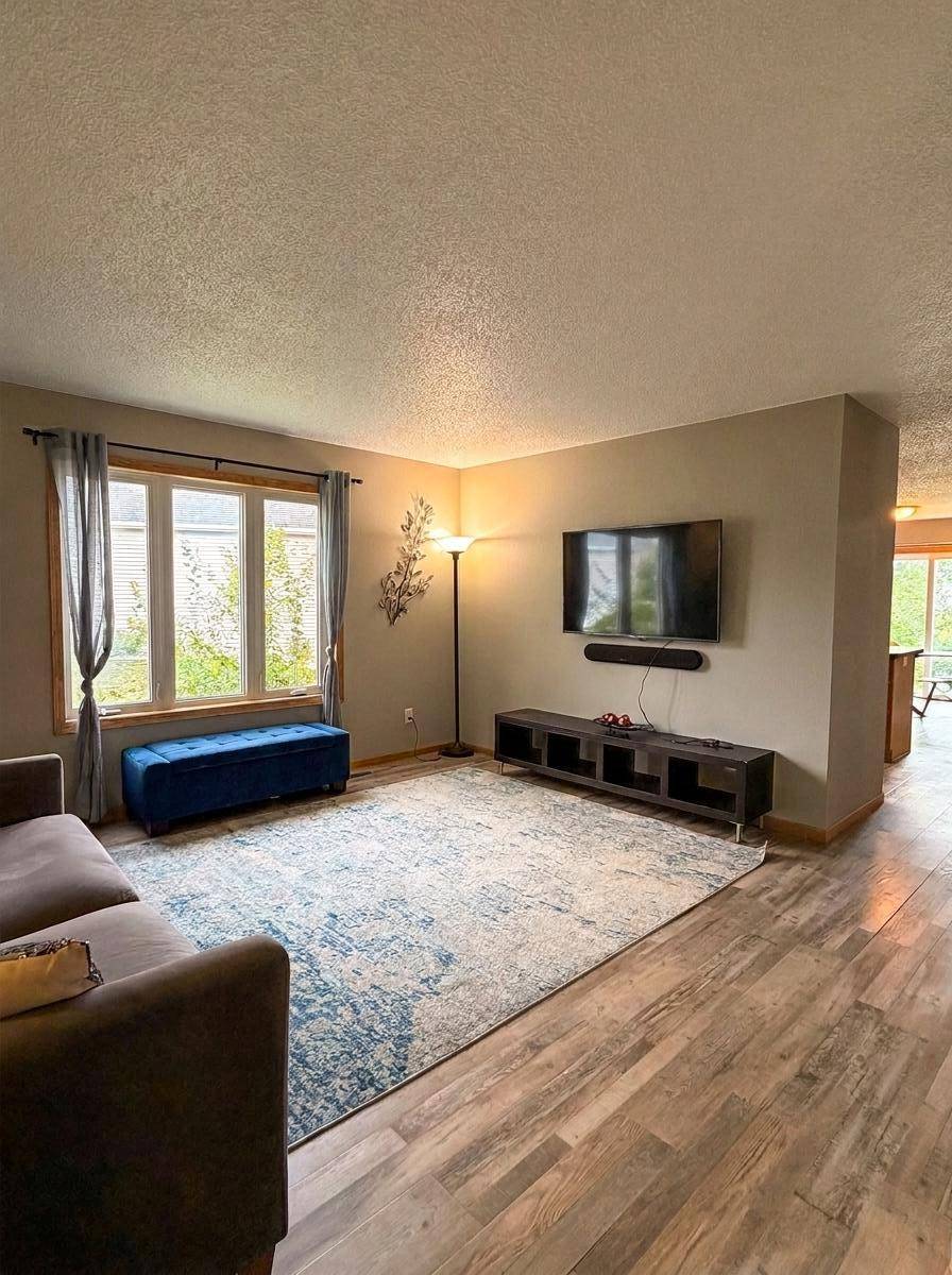 345 Sunfish LN, Winsted, MN 55395