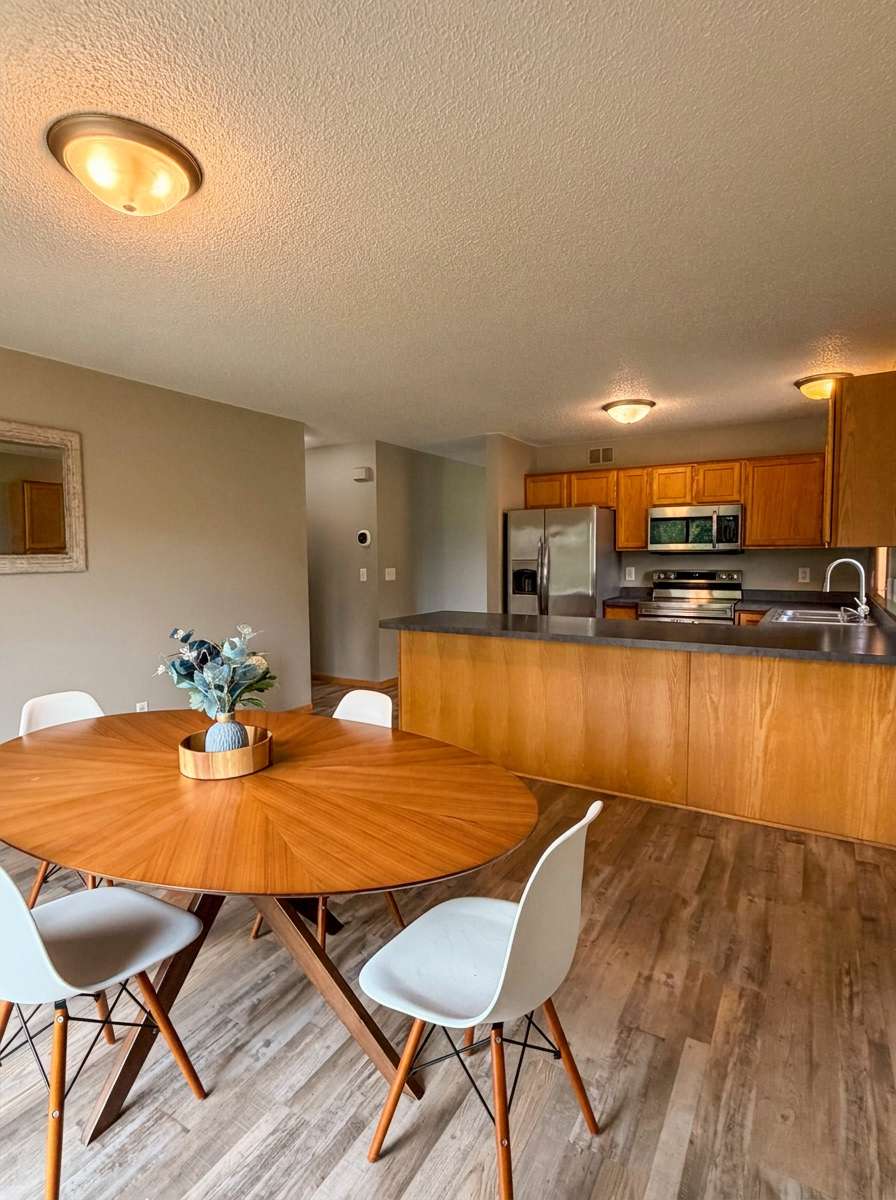 345 Sunfish LN, Winsted, MN 55395