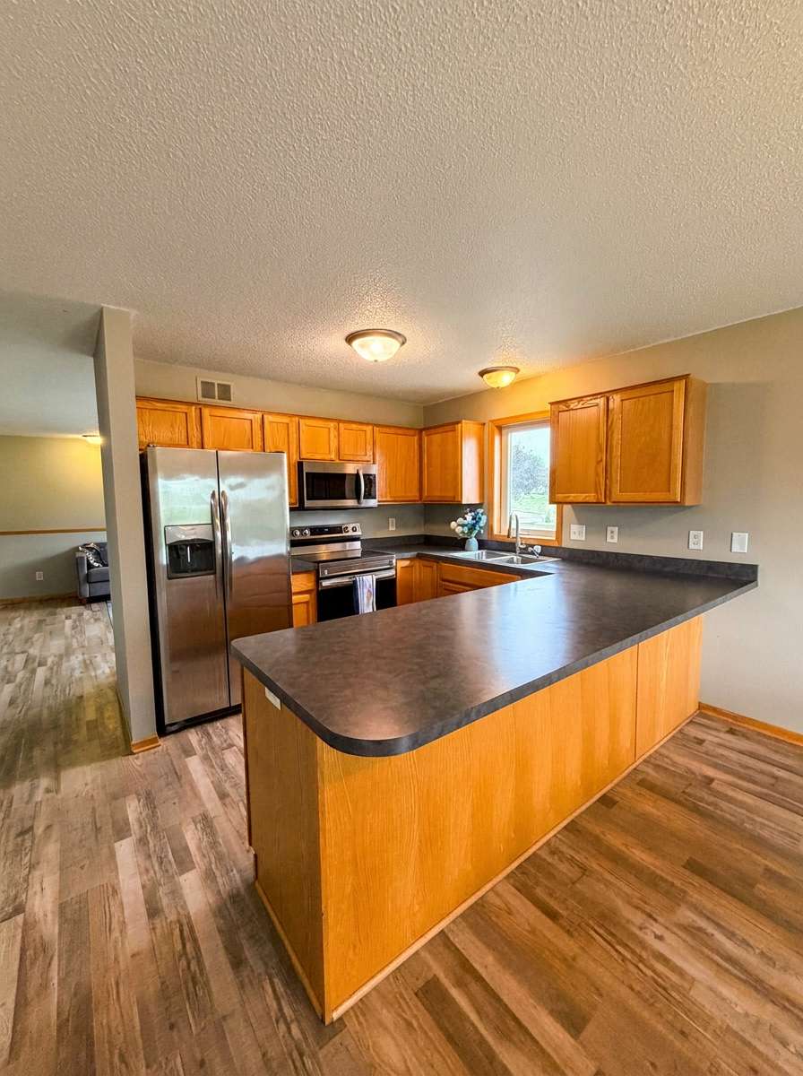 345 Sunfish LN, Winsted, MN 55395