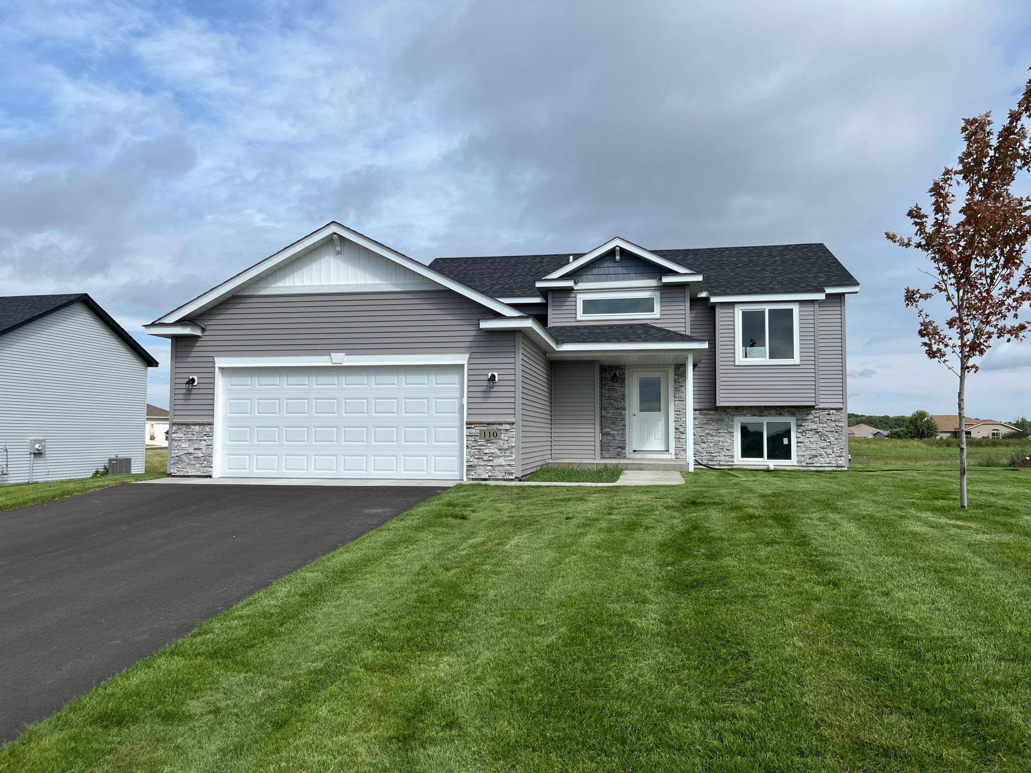 110 Woolgrass WAY, Avon, MN 56310