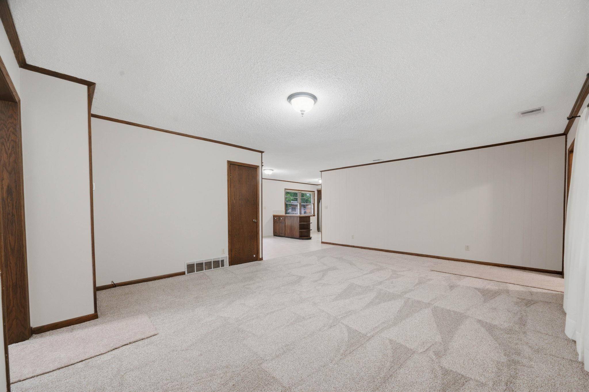 7826 W Quail Ln, Wichita, KS 67212