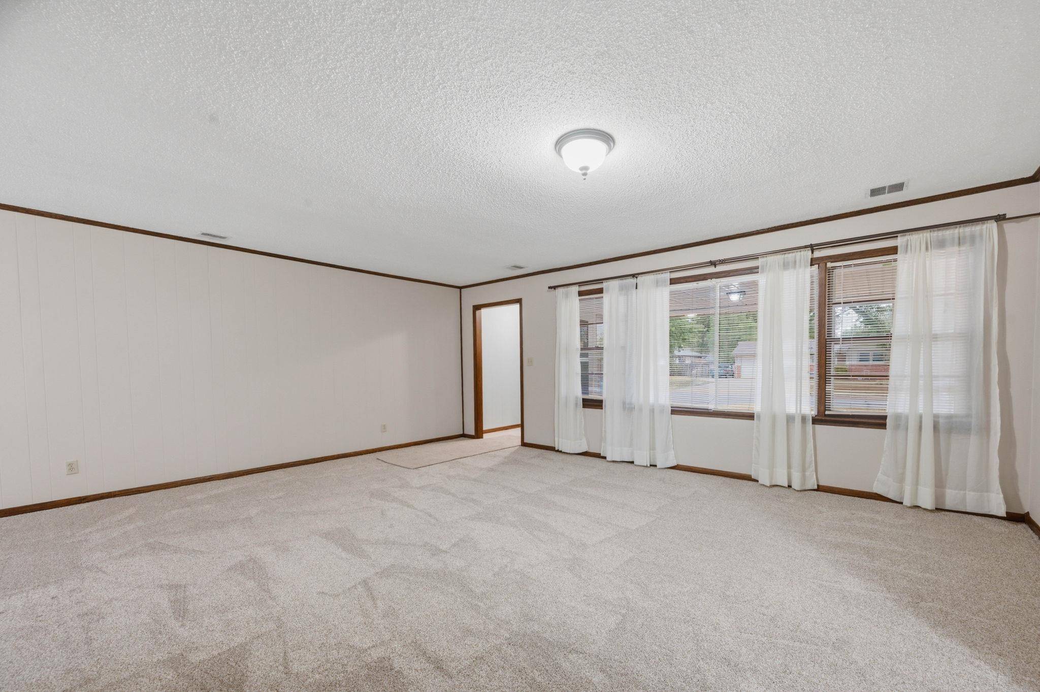 7826 W Quail Ln, Wichita, KS 67212