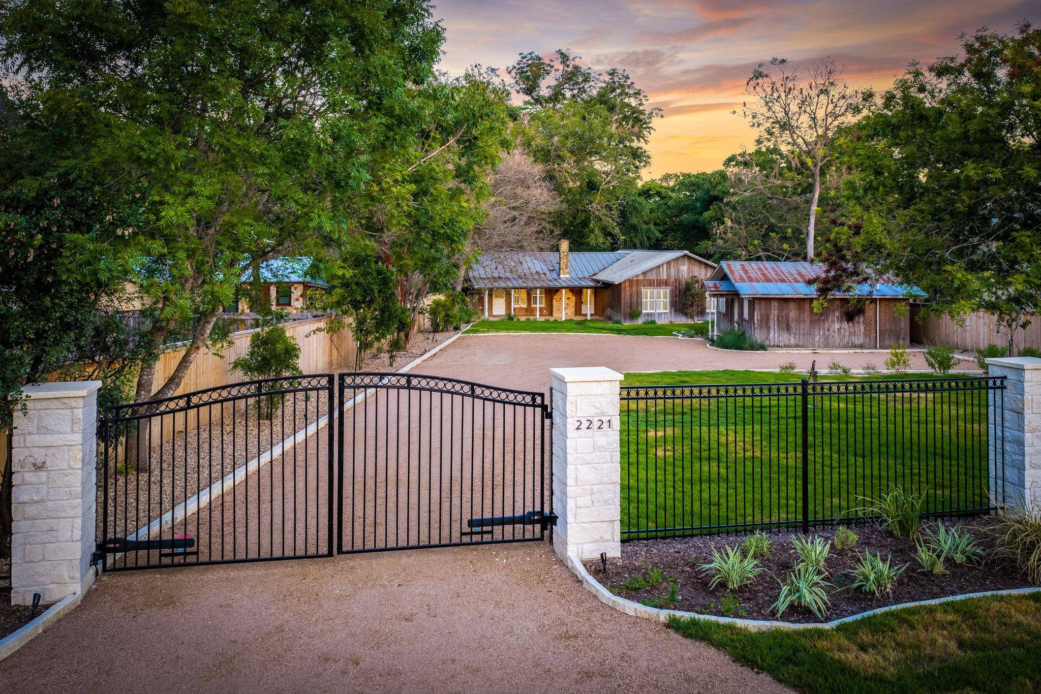 2221 GRUENE RD RD, New Braunfels, TX 78130