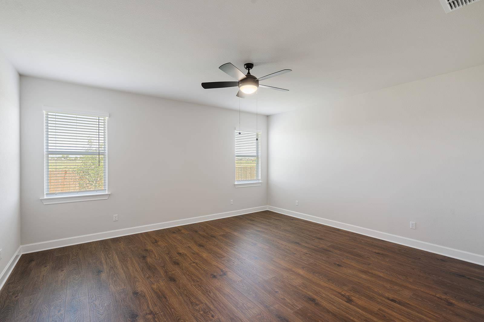 517 W Luna Blue LN, Jarrell, TX 76537