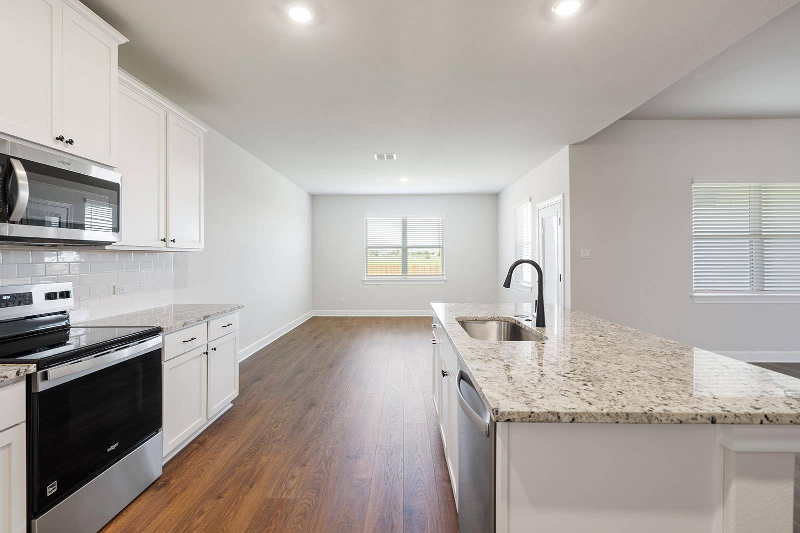 517 W Luna Blue LN, Jarrell, TX 76537