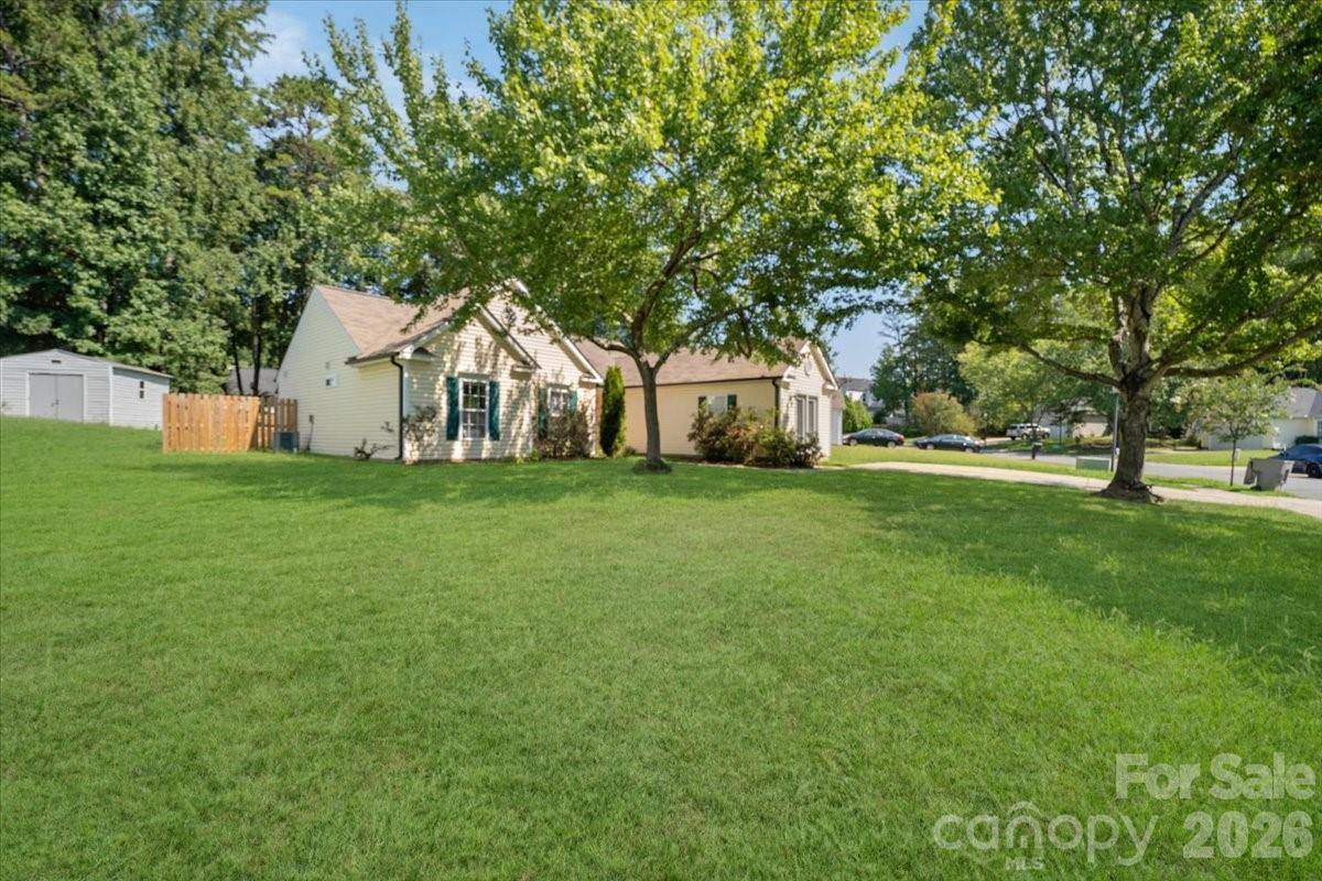 9828 Northwoods Forest DR, Charlotte, NC 28214