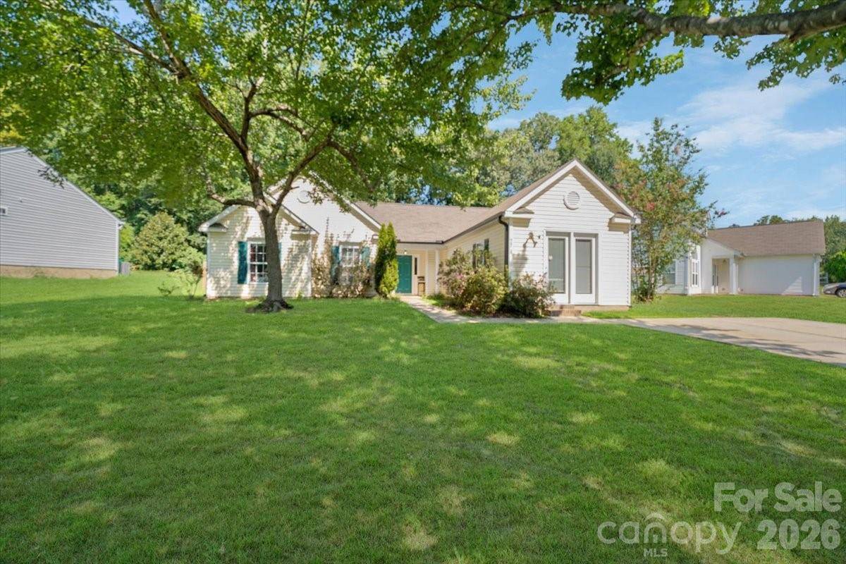 9828 Northwoods Forest DR, Charlotte, NC 28214