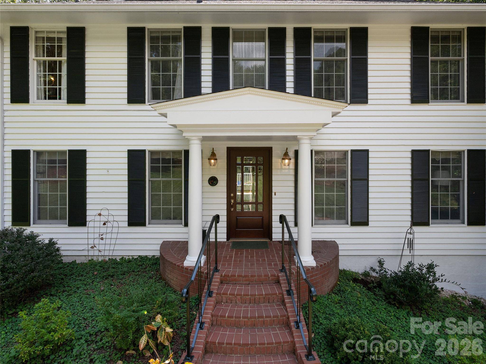 440 Sondley Woods PL, Asheville, NC 28805