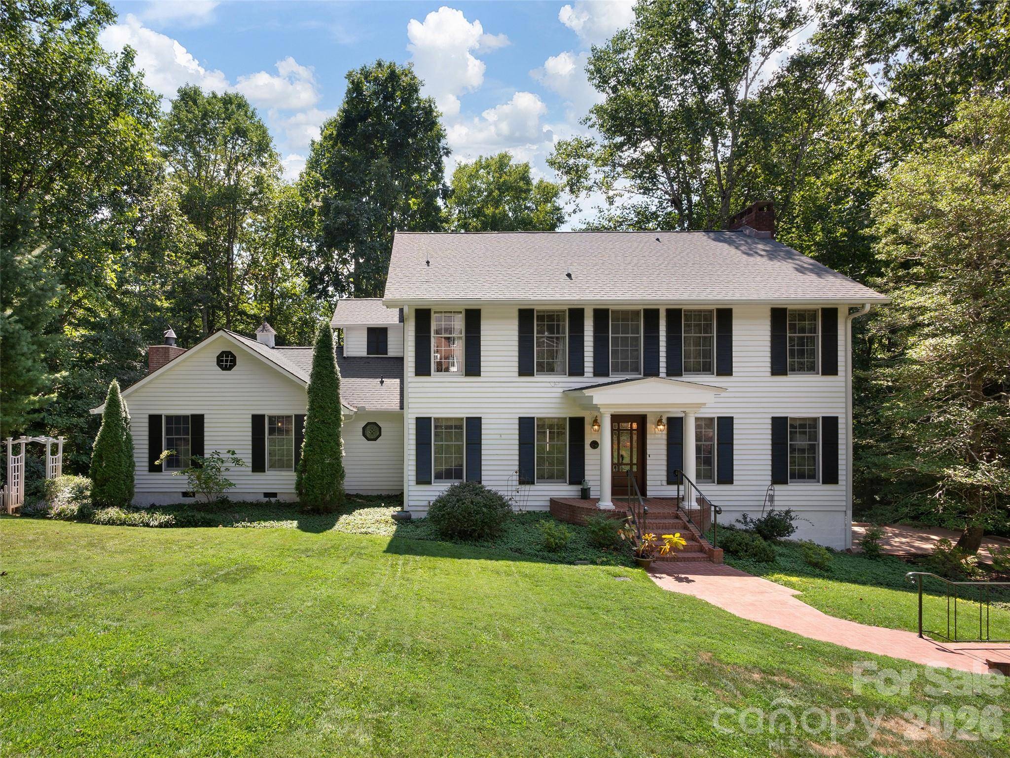 440 Sondley Woods PL, Asheville, NC 28805