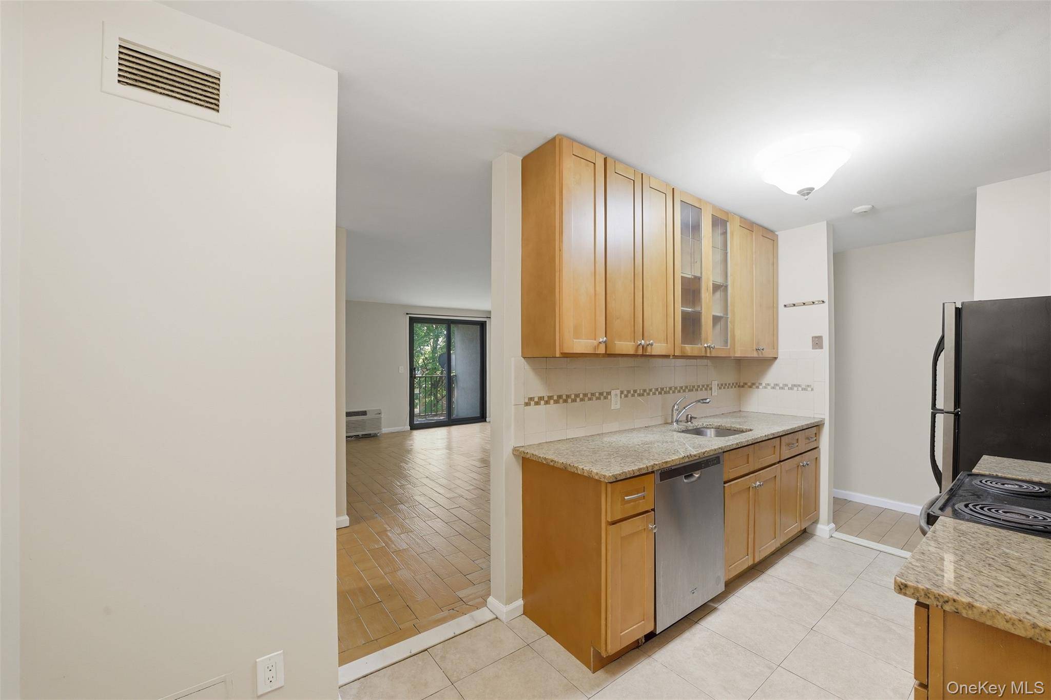 421 N Broadway #17, Yonkers, NY 10701