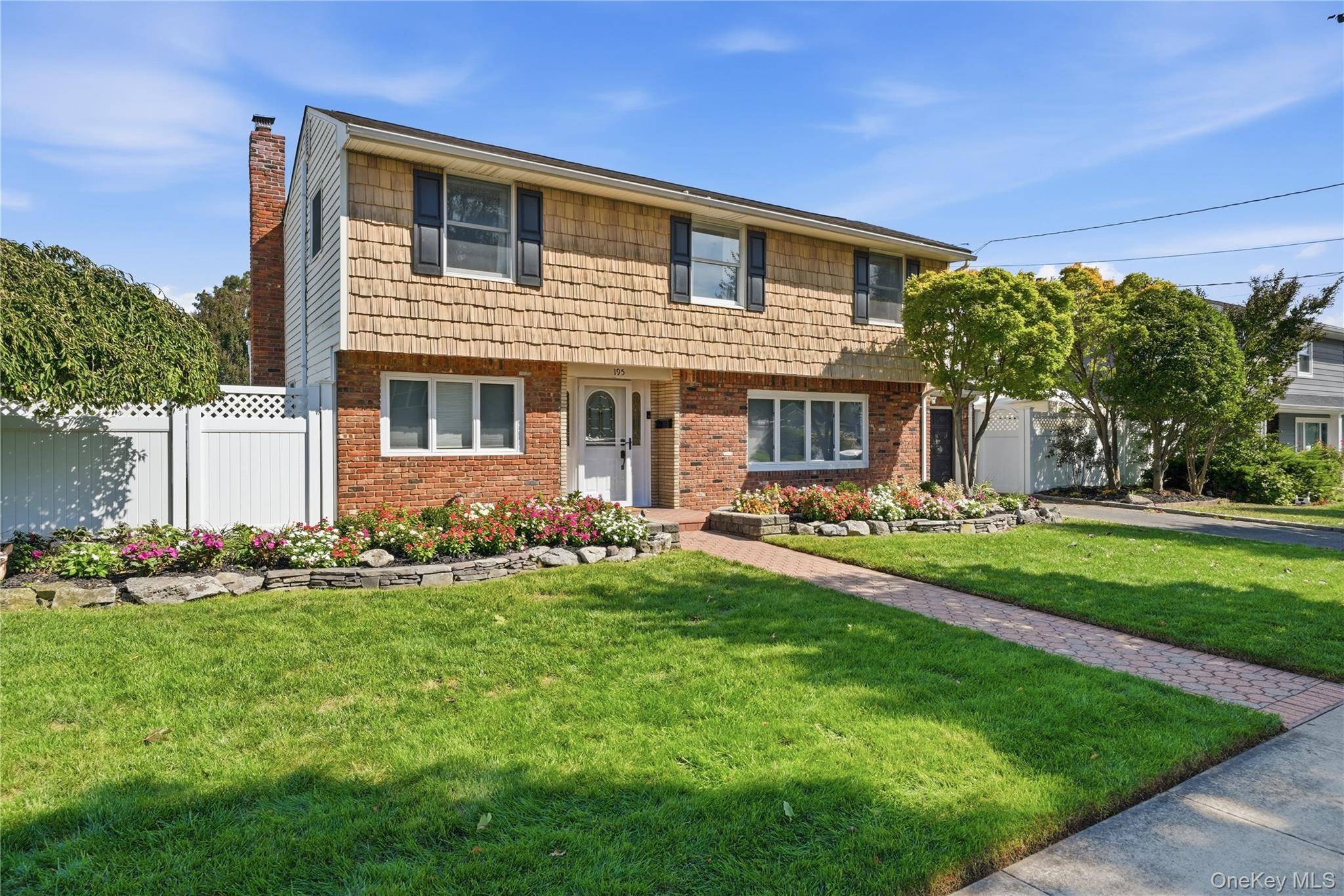 195 N Utica AVE, Massapequa, NY 11758