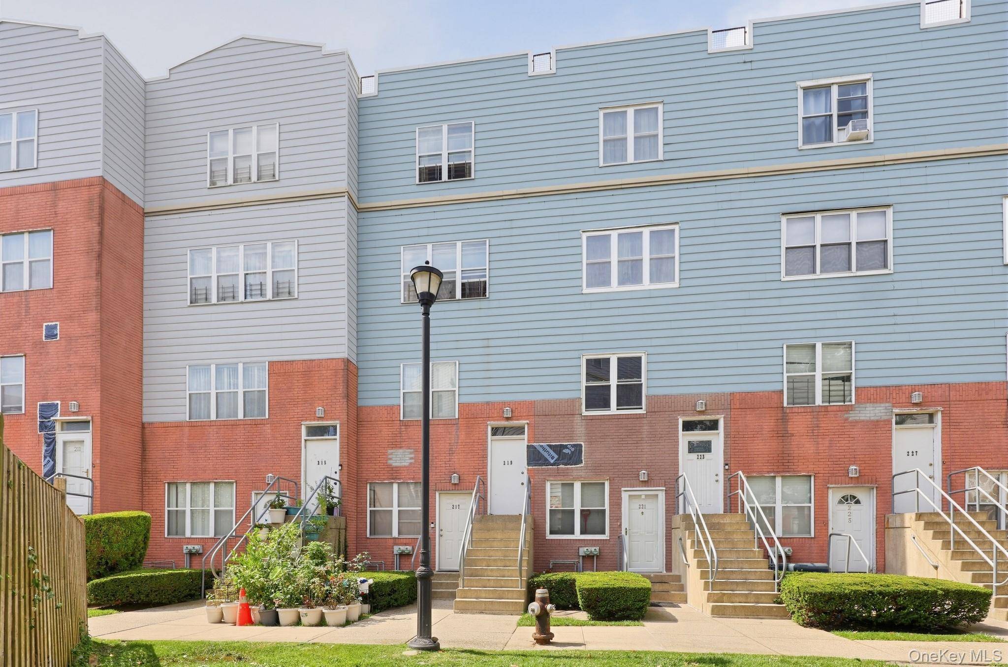 219 Admiral LN #2219H, Bronx, NY 10473