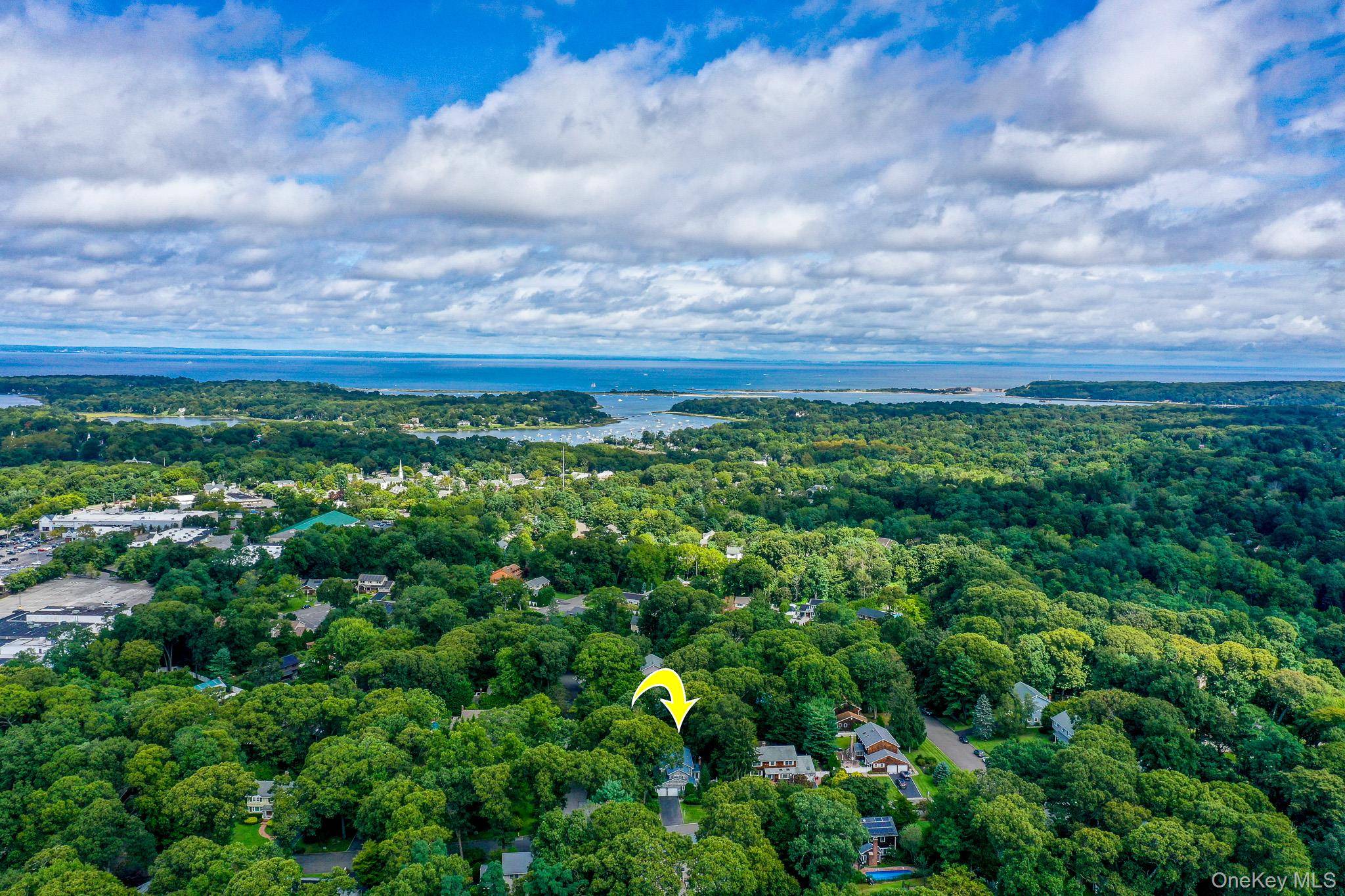 15 Tobi LN, East Setauket, NY 11733