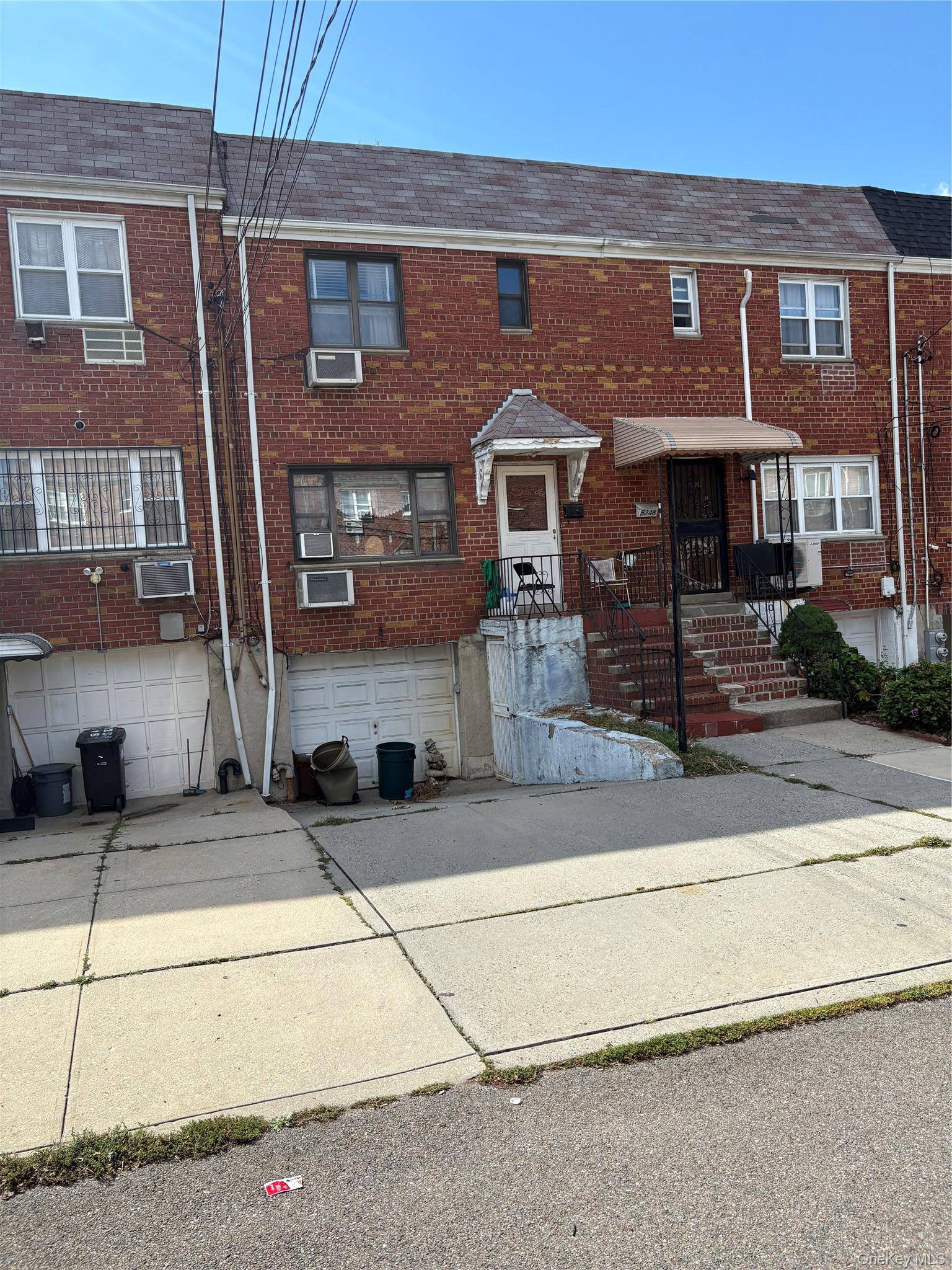 5250 71st ST, Maspeth, NY 11378
