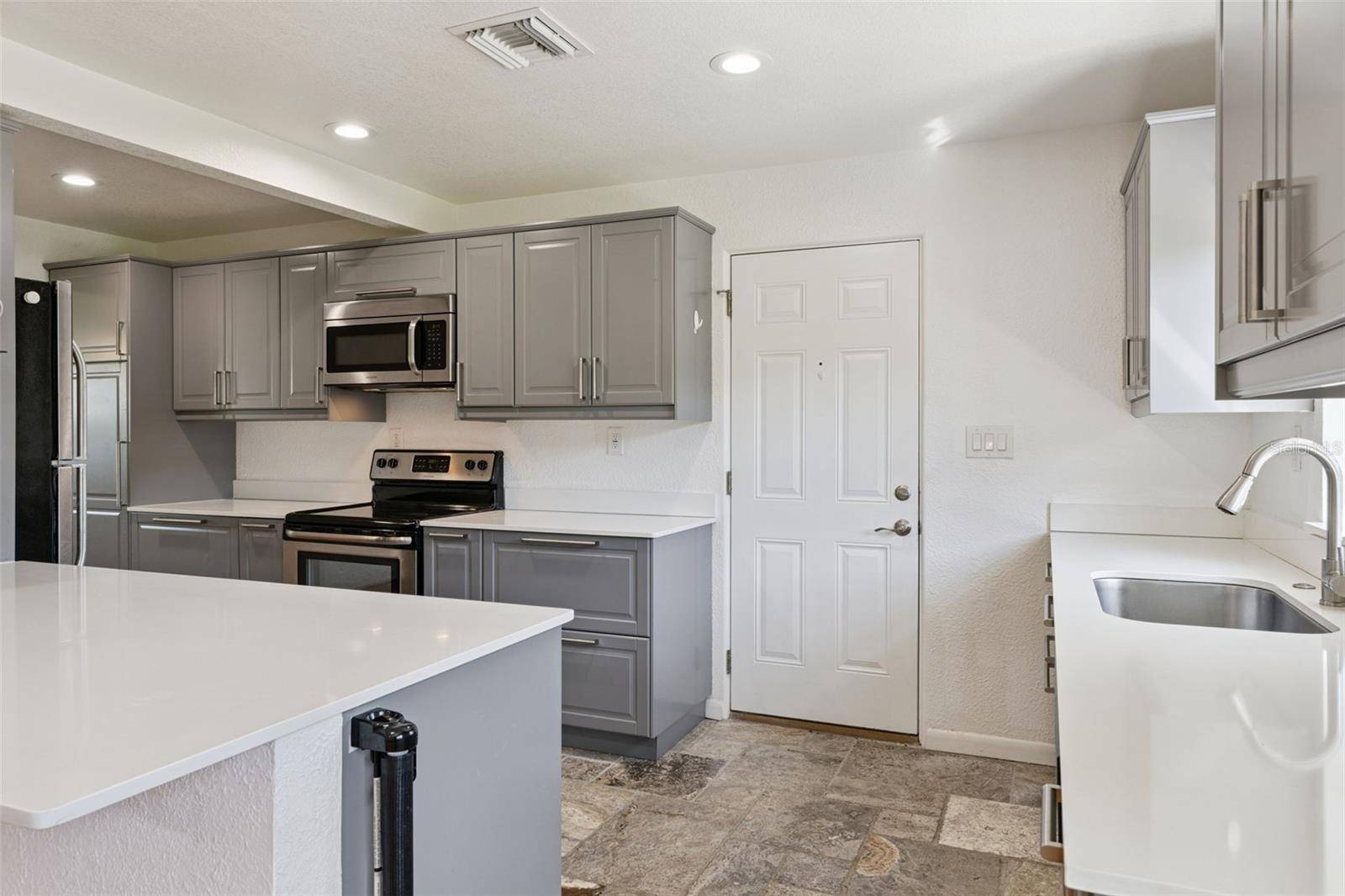 4722 N ORANGE BLOSSOM TRL, Mount Dora, FL 32757